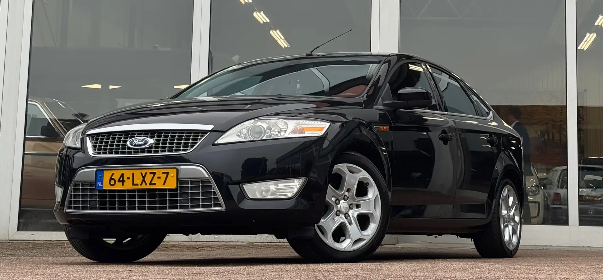 Ford Mondeo 2.0i 16V Limited 3e Eigenaar Parkeerhulp voor & ac Noir - 1