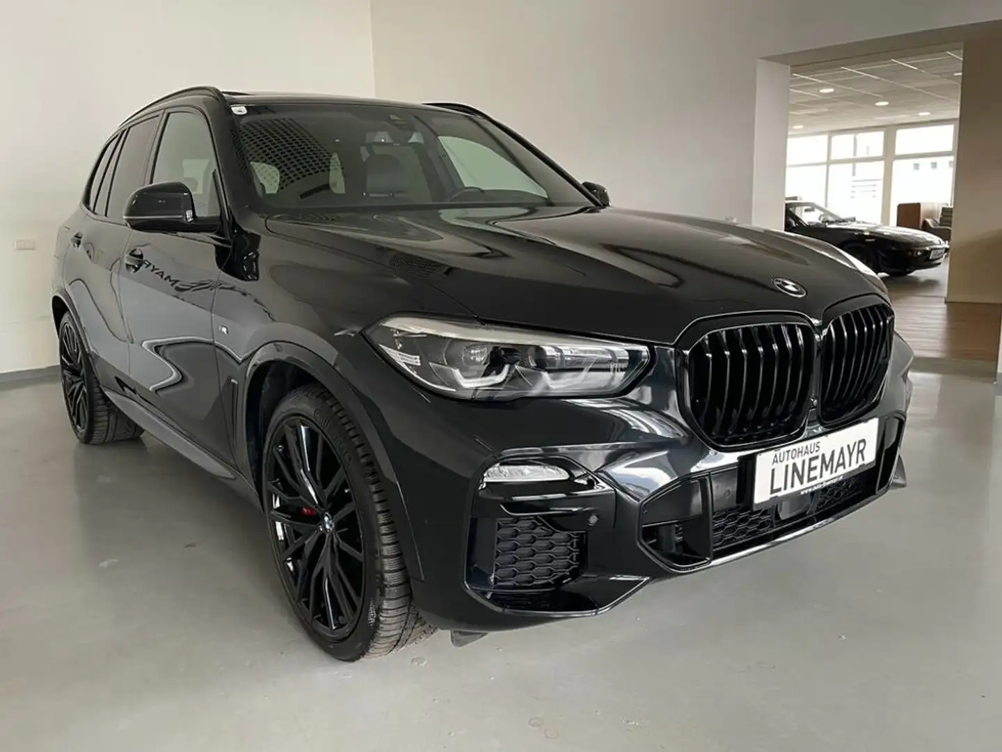 BMW X5 xDrive 45e M Sport Schwarz - 2