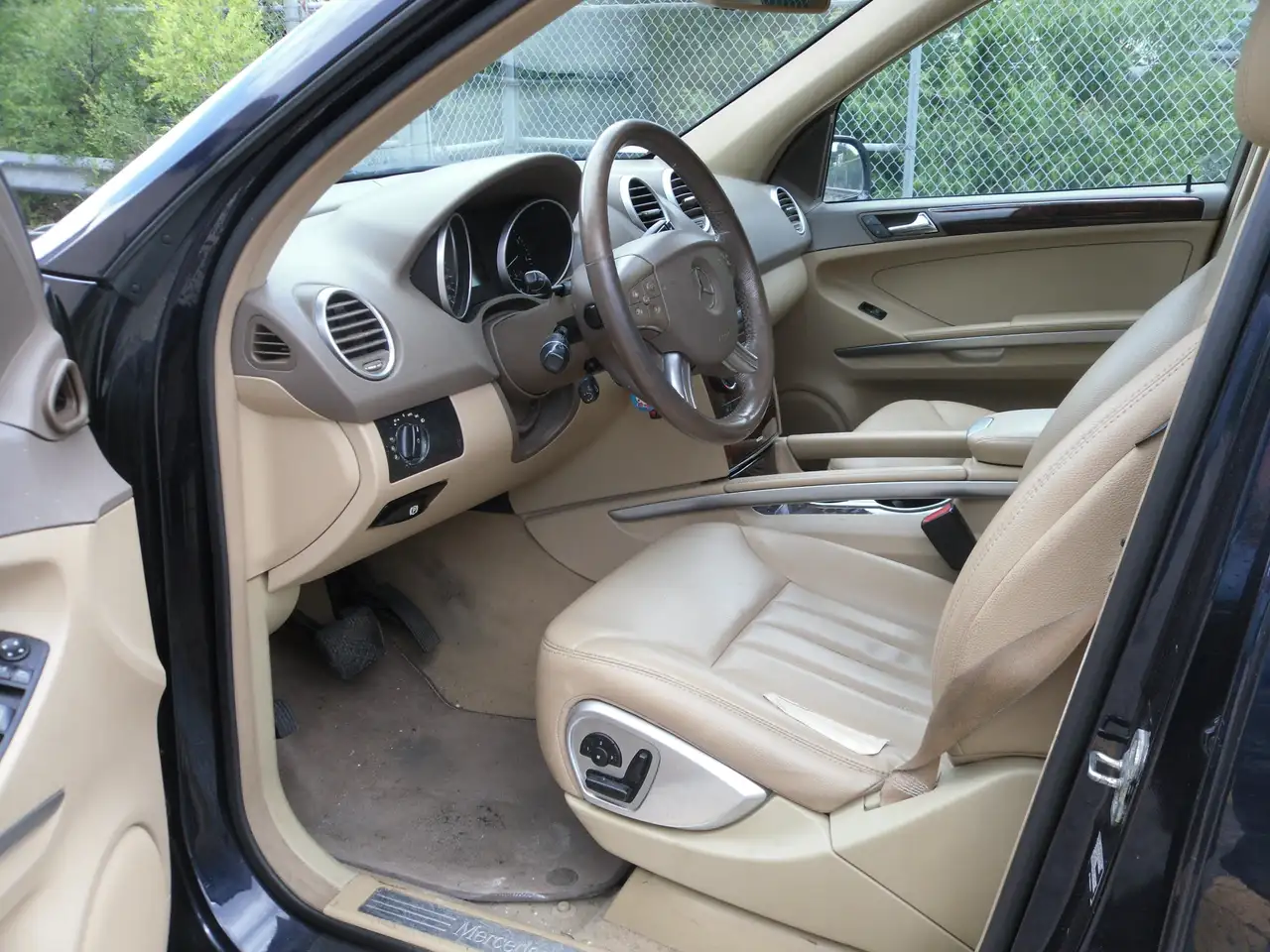 Mercedes-Benz M-Class снимка Mercedes-Benz M-Class