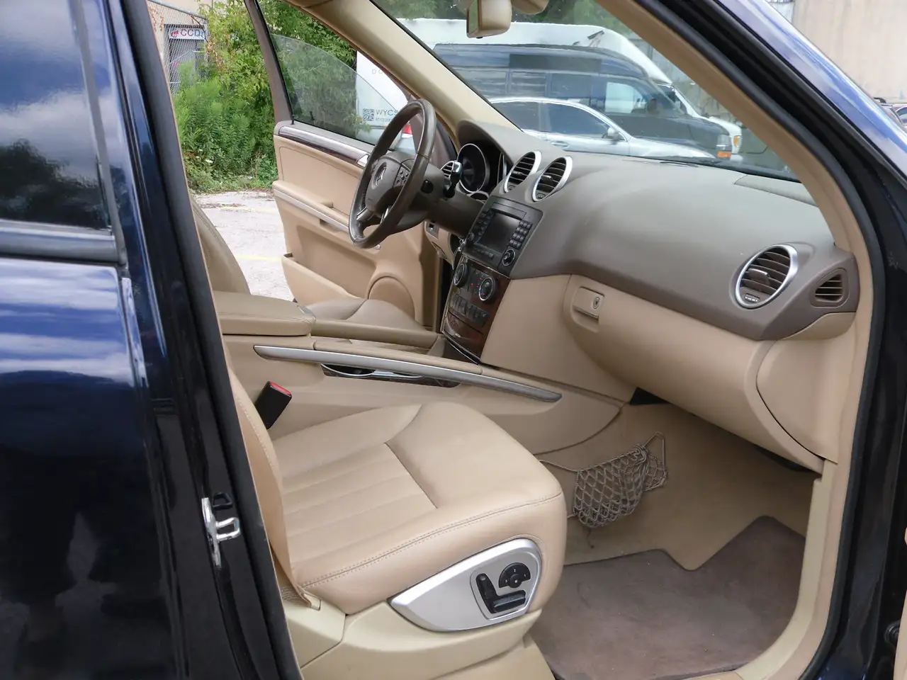Mercedes-Benz M-Class снимка Mercedes-Benz M-Class