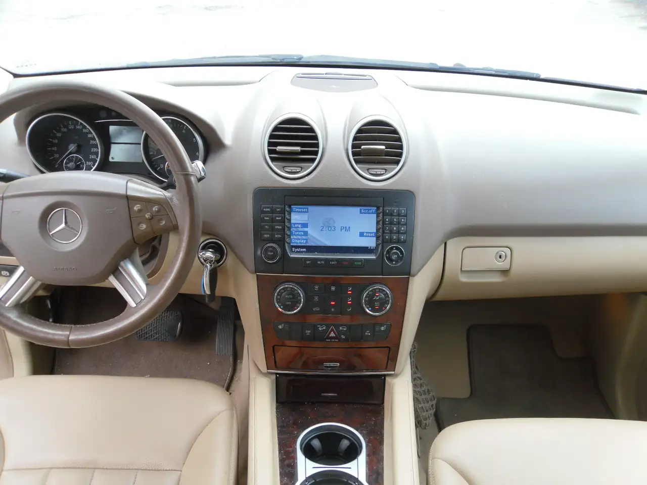 Mercedes-Benz M-Class снимка Mercedes-Benz M-Class