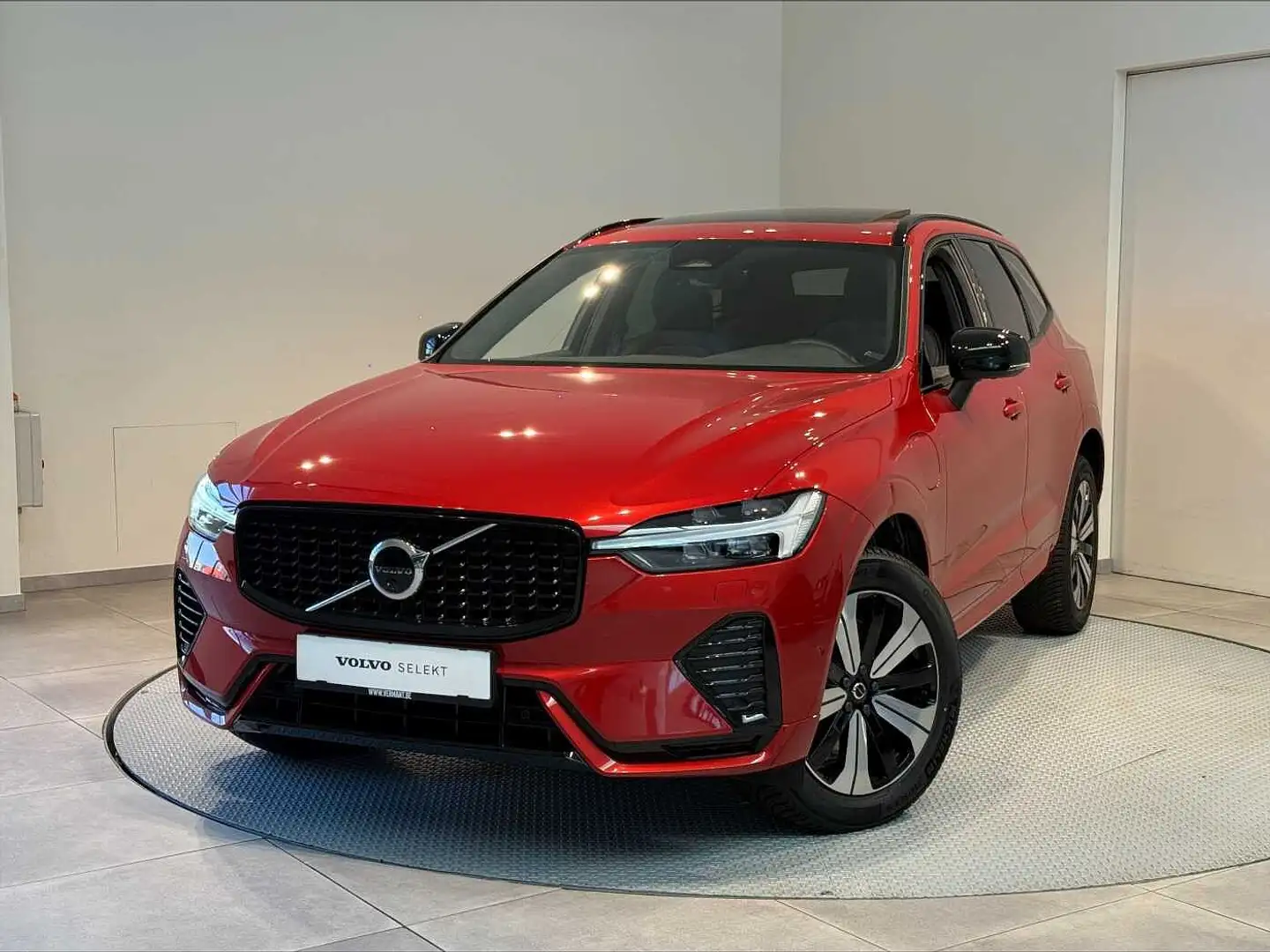 Volvo XC60 II T8 AWD Plug-in Hybrid Plus Dark Rood - 1