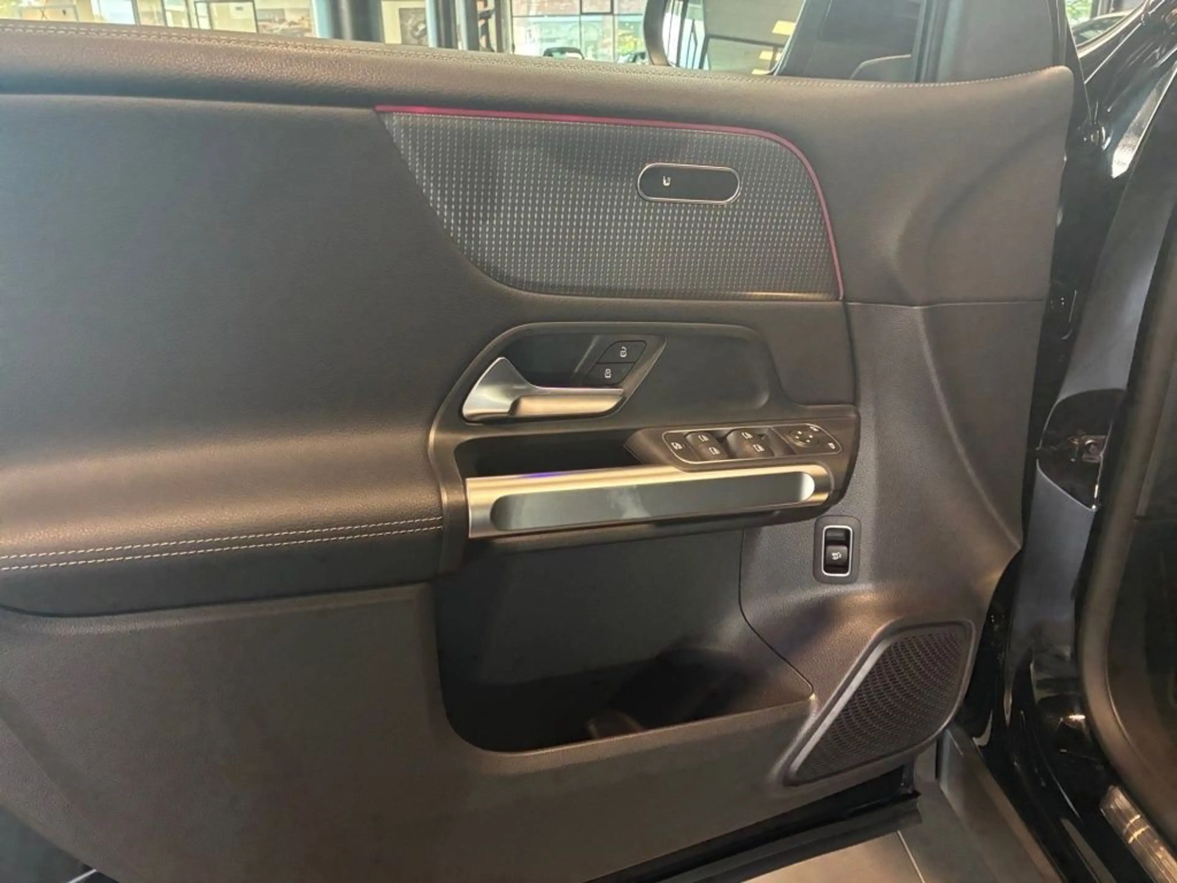 Mercedes-Benz EQB 350 4M PROGRESSIVE+LED+KAMERA+TEMPOMAT+SHZ — photo 4