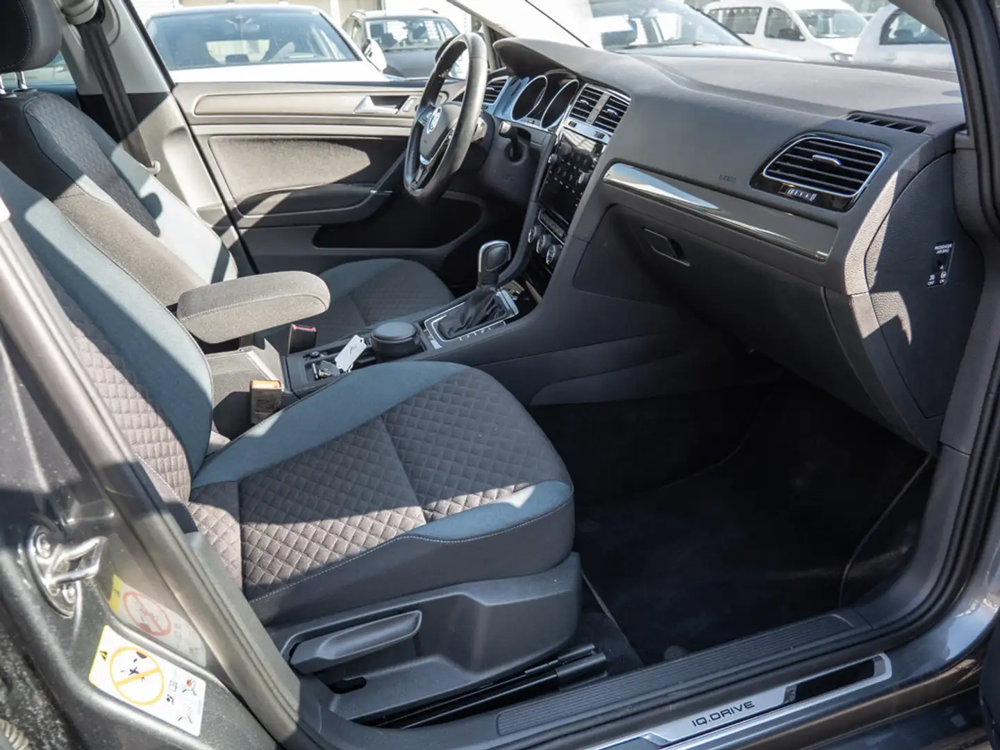Volkswagen Golf VII 1.5 TSI IQ.DRIVE SHZ ACC STANDHZ LED Gris - 2
