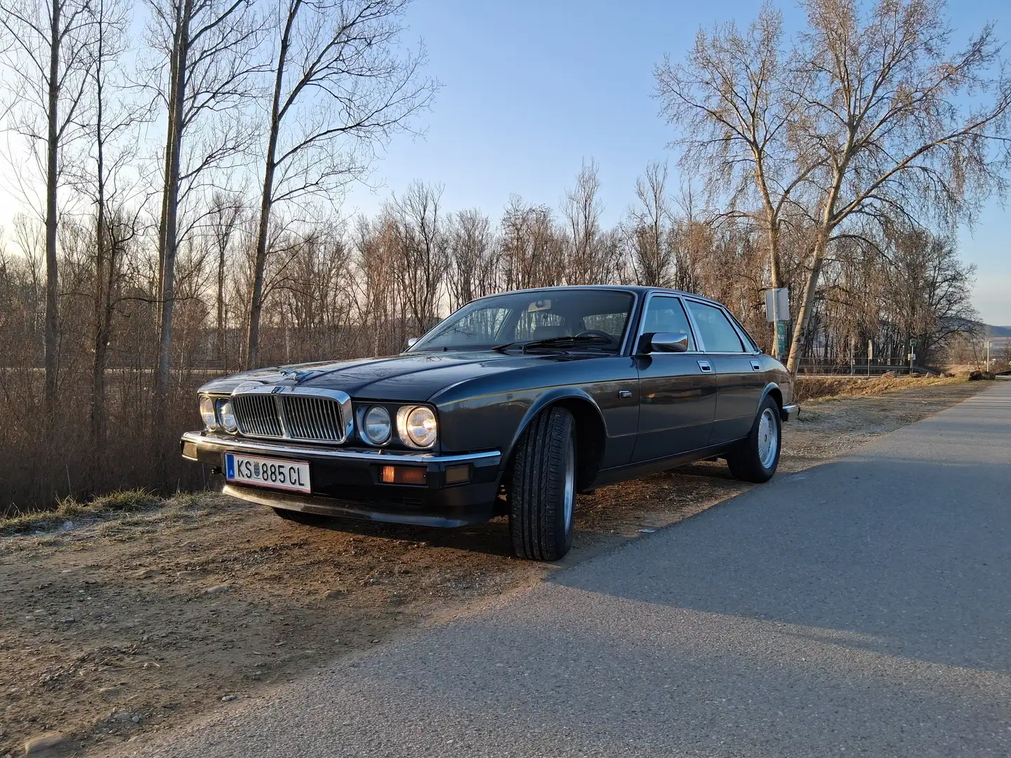 Jaguar XJ40 Gri - 1