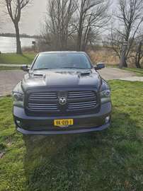 RAM 5.7 V8 QC 6'4