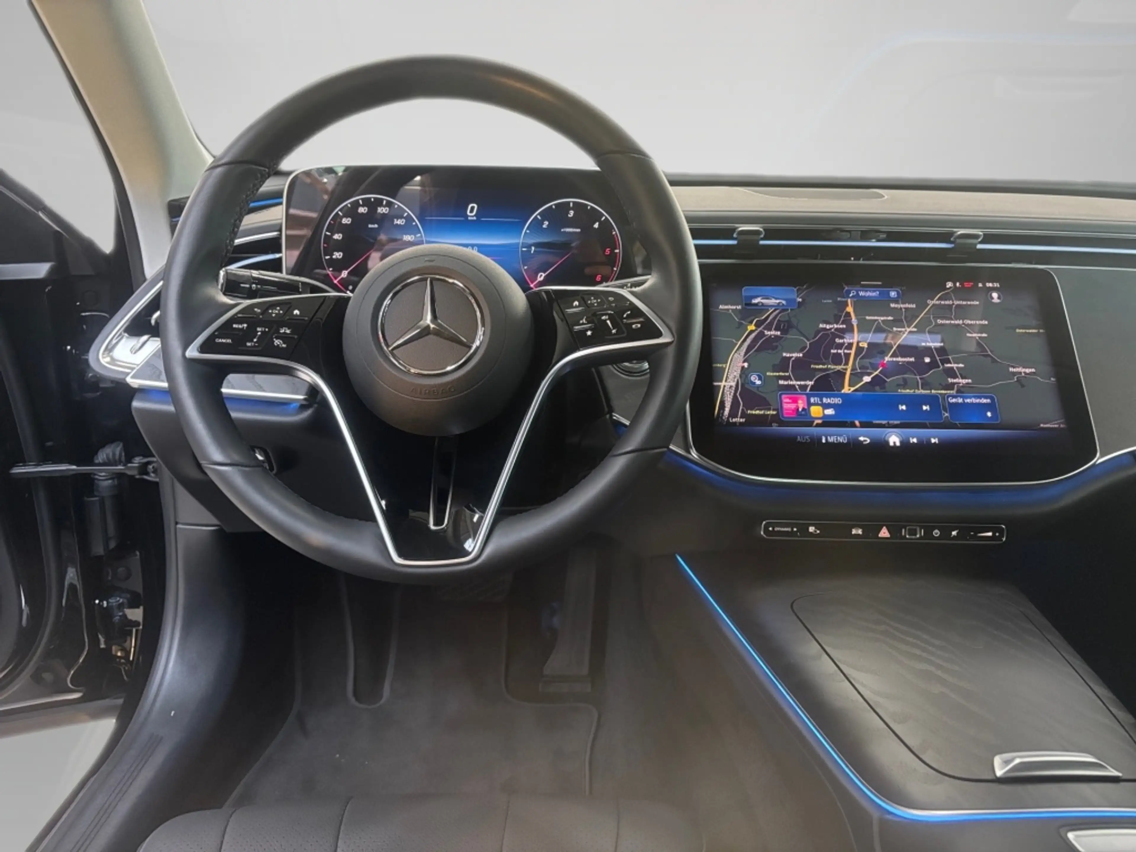Mercedes-Benz E 220 d AVANTGARDE AHK DISTRONIC LEDER-ARTICO — photo 11