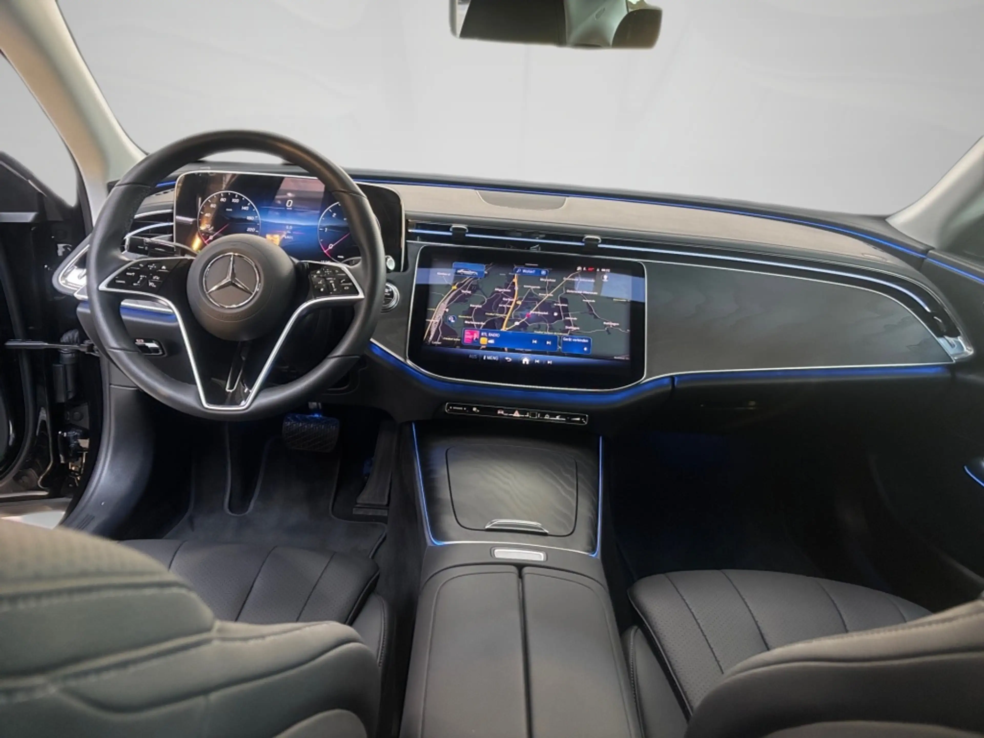 Mercedes-Benz E 220 d AVANTGARDE AHK DISTRONIC LEDER-ARTICO — photo 12