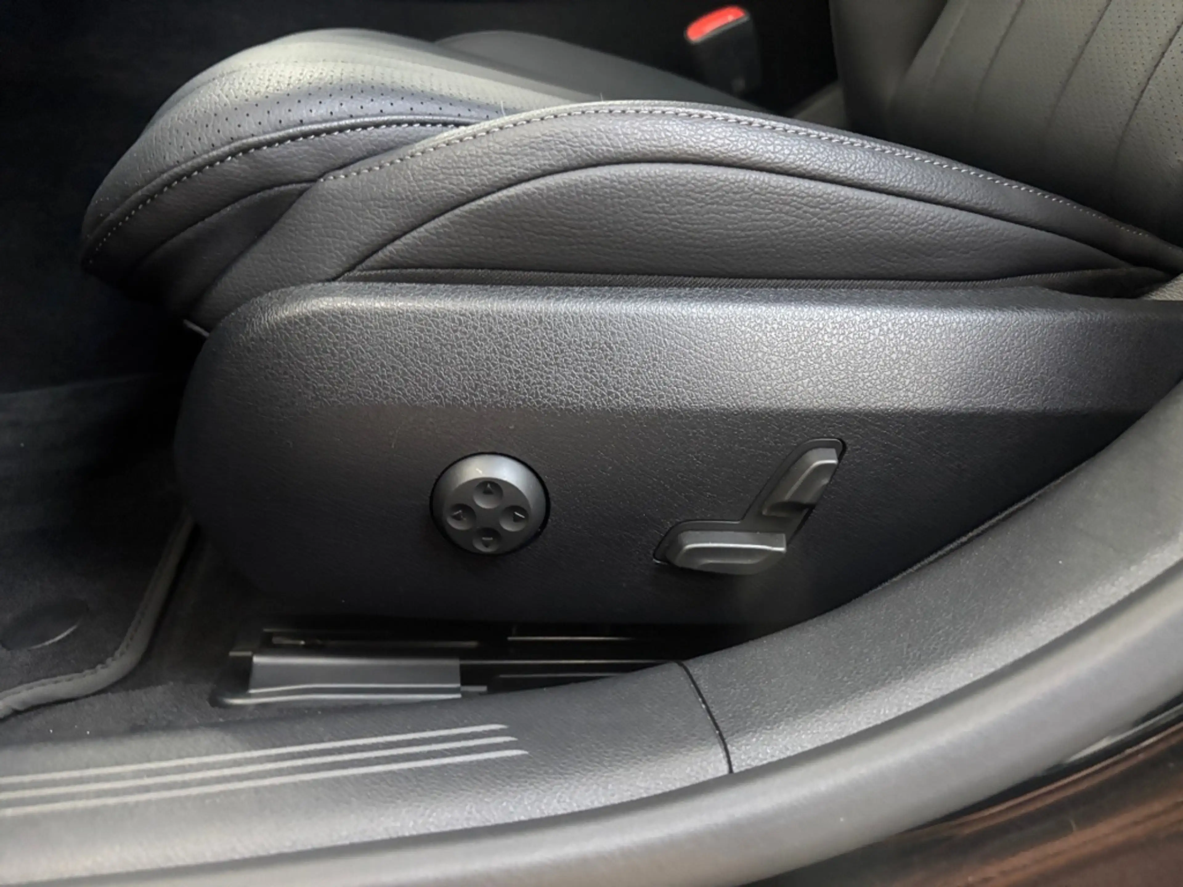 Mercedes-Benz E 220 d AVANTGARDE AHK DISTRONIC LEDER-ARTICO — photo 9