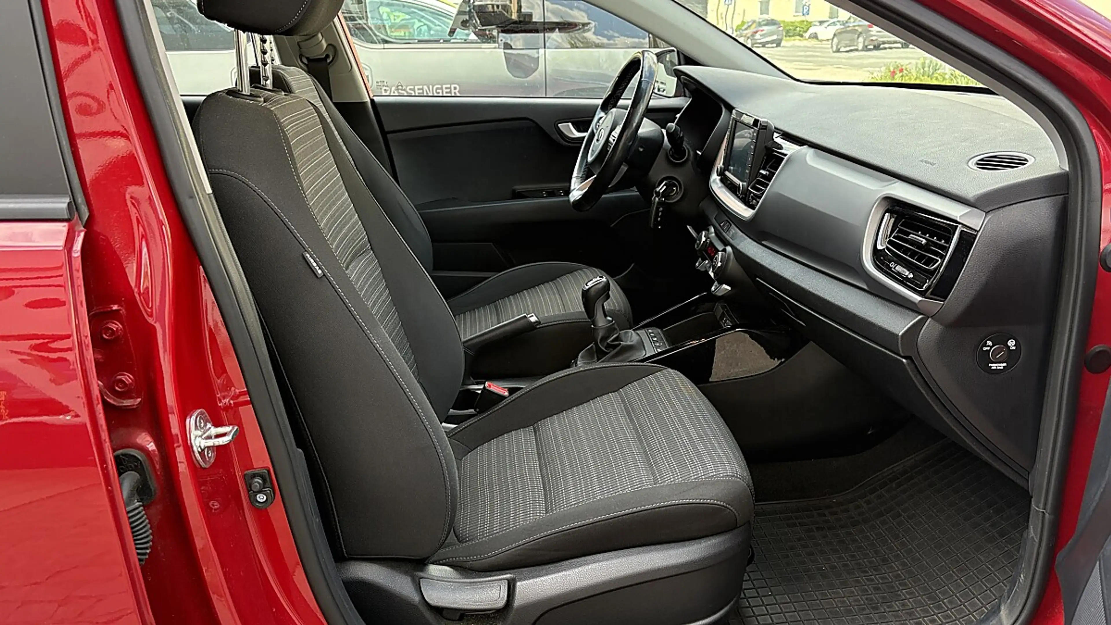 Kia Stonic 1,4 MPI ISG Silber — photo 5
