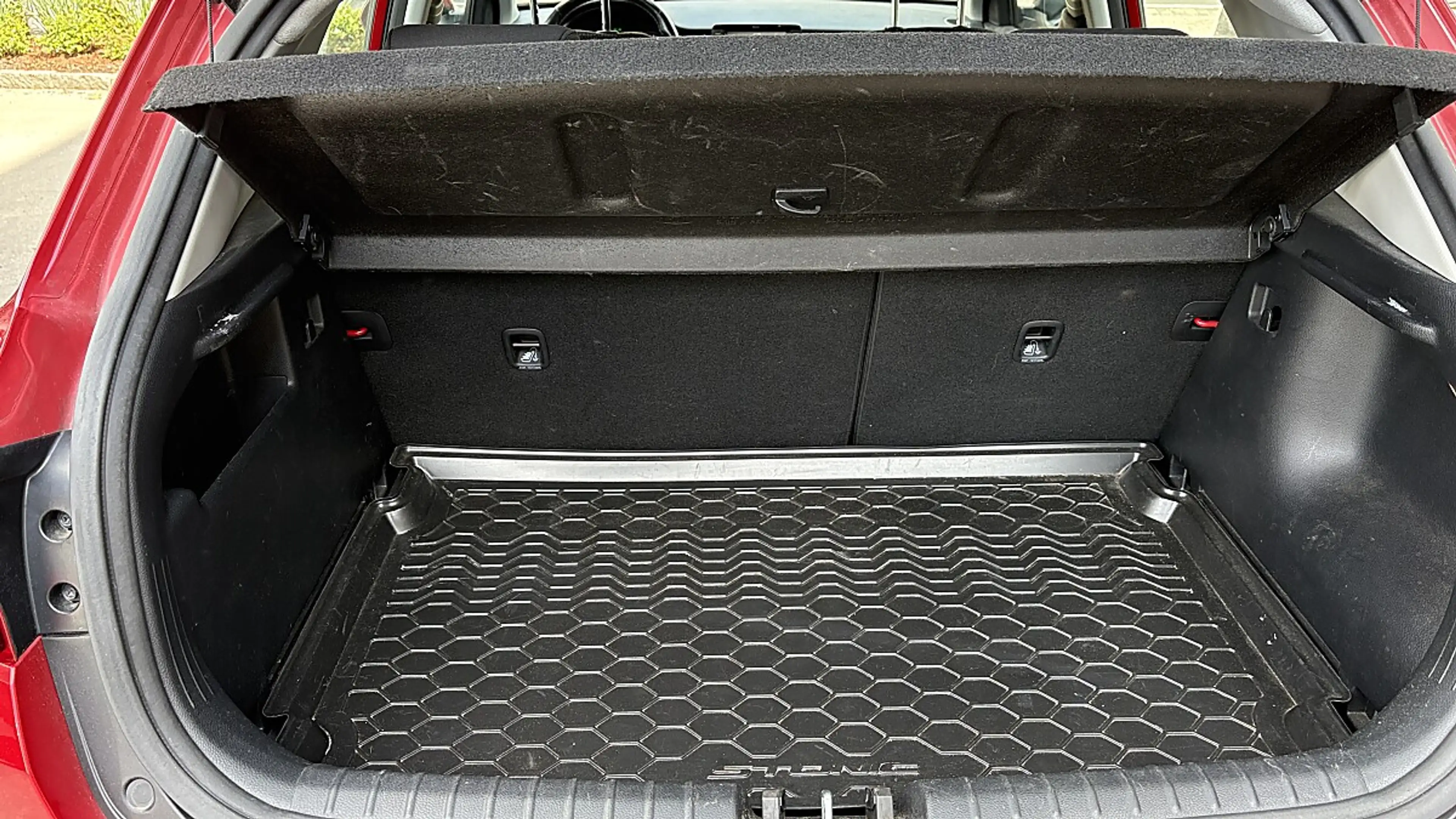 Kia Stonic 1,4 MPI ISG Silber — photo 7