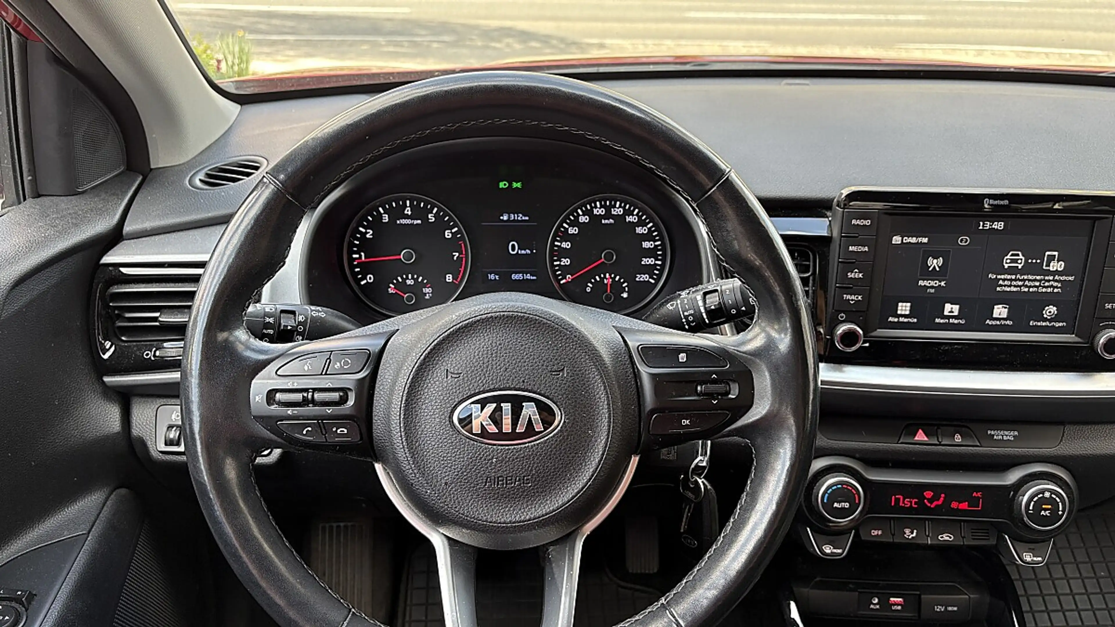 Kia Stonic 1,4 MPI ISG Silber — photo 9