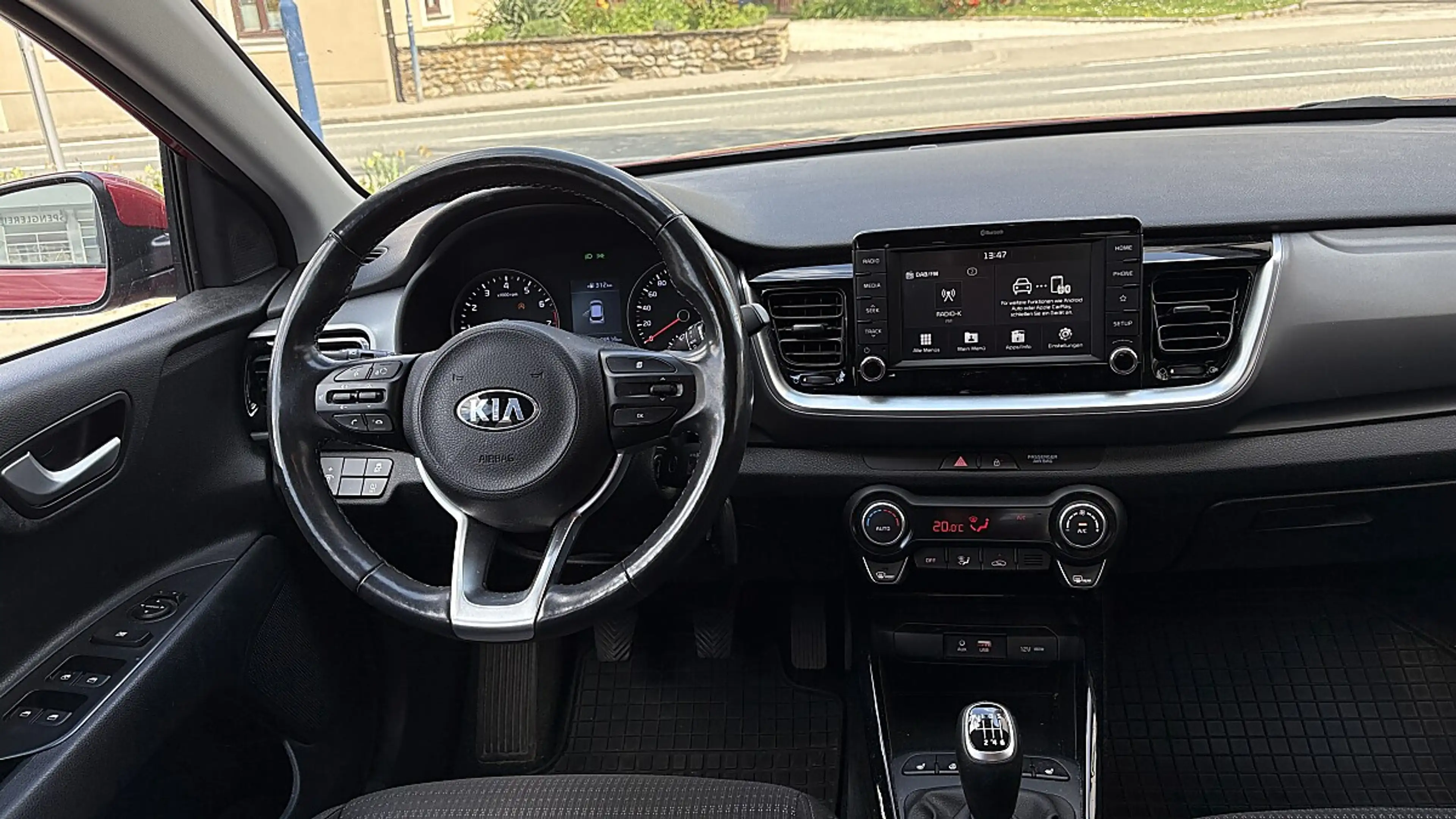 Kia Stonic 1,4 MPI ISG Silber — photo 4