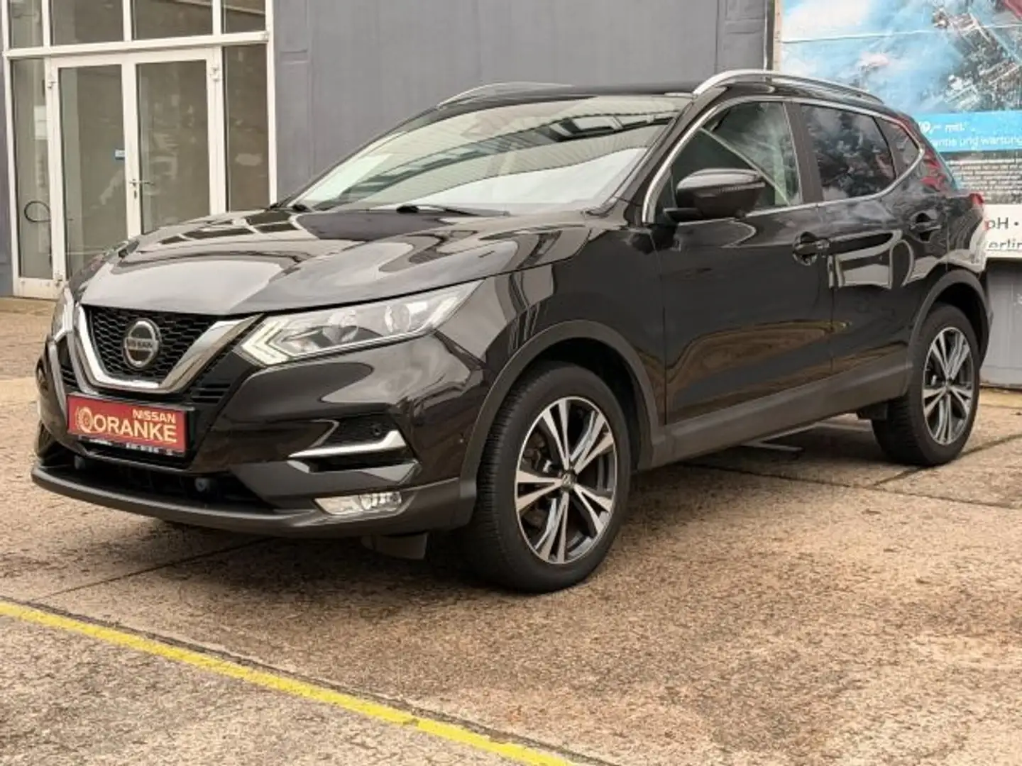 Nissan Qashqai 1.3 DIG-T N-Connecta PGD+WP*18`+AHK Zwart - 2