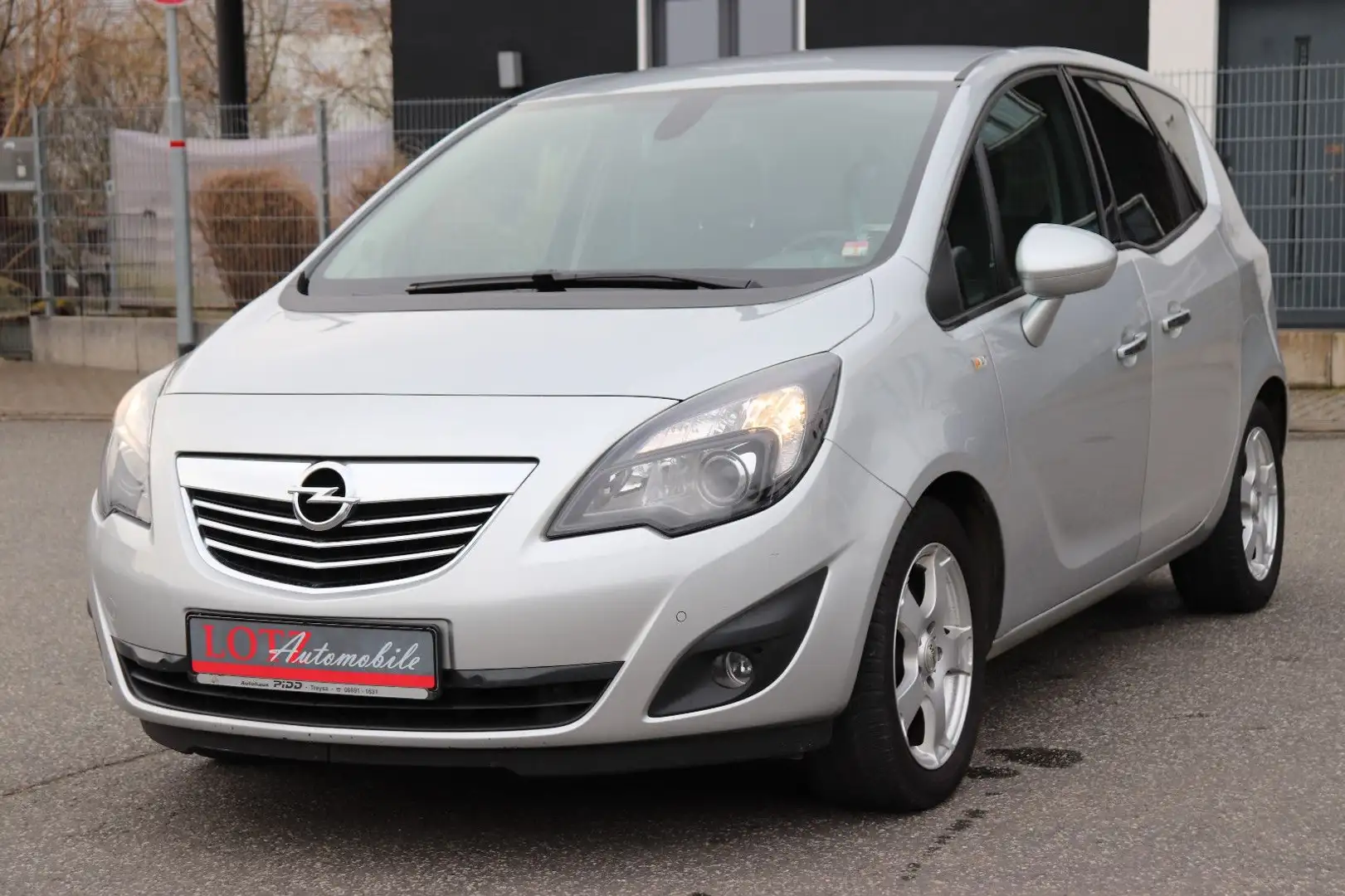 Opel Meriva B Innovation Silber - 2