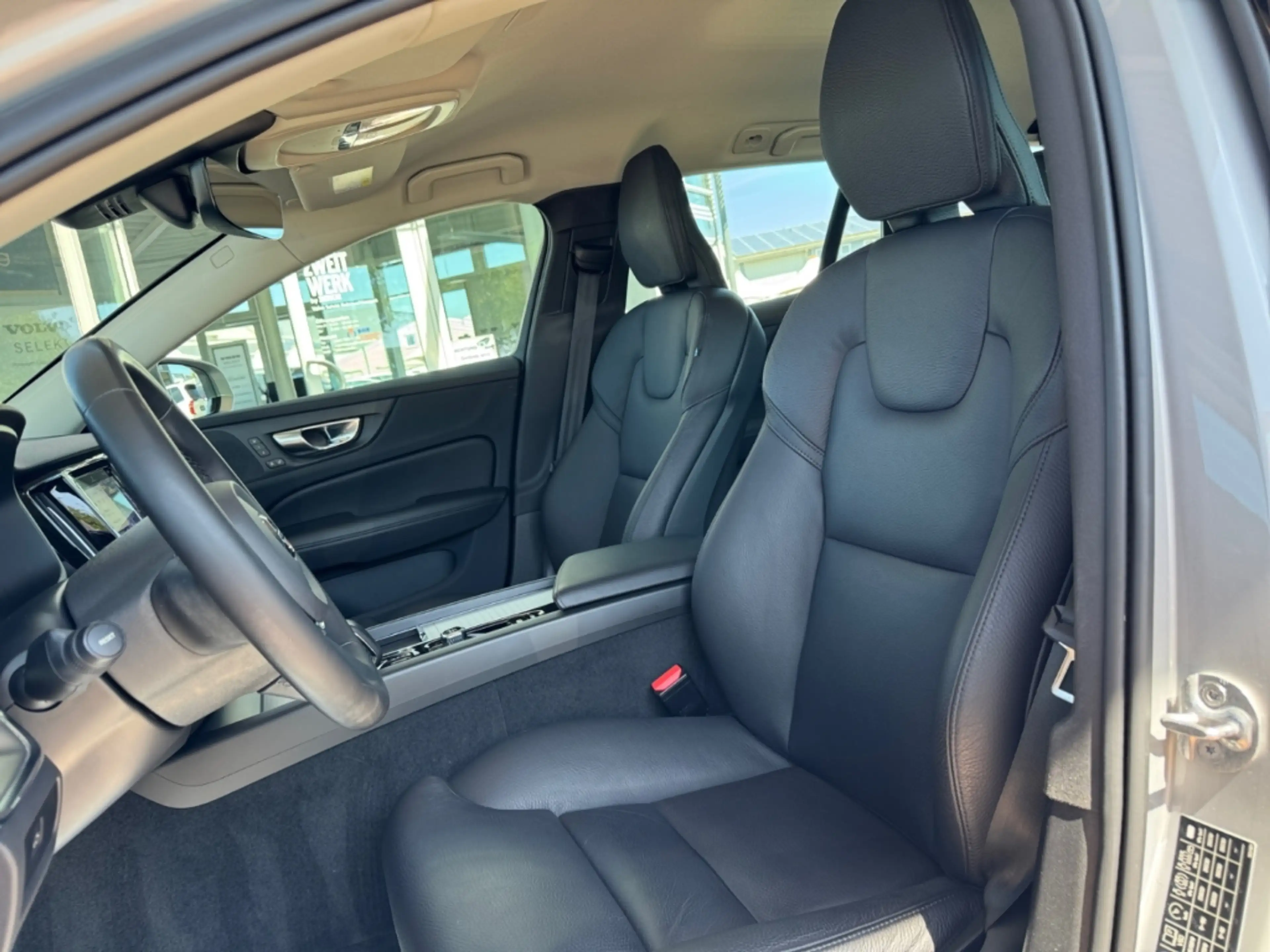 Volvo V60 Cross Country Plus B5 AWD StandHZG Navi Digitales Cockpit Memory — photo 10