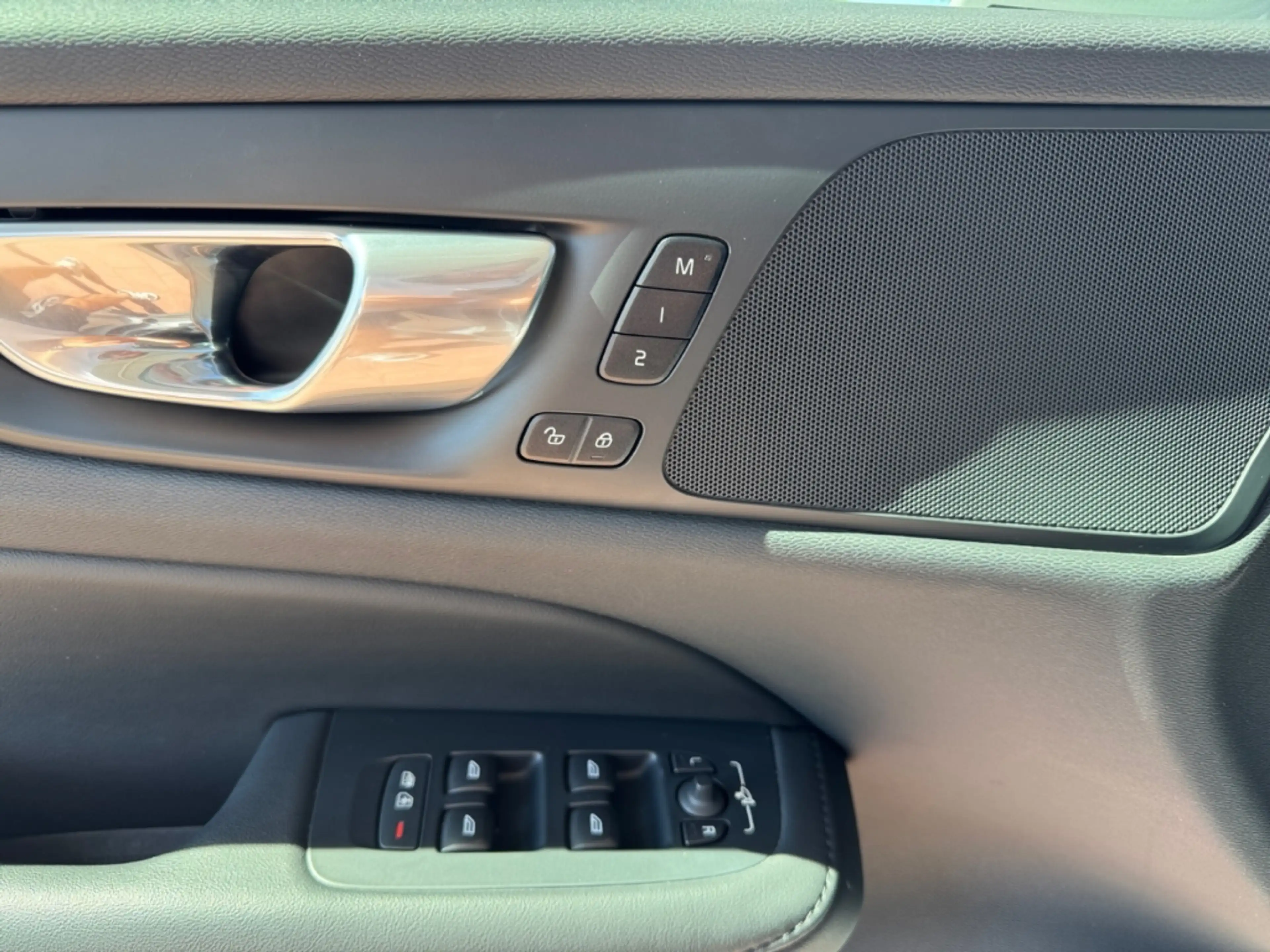 Volvo V60 Cross Country Plus B5 AWD StandHZG Navi Digitales Cockpit Memory — photo 13