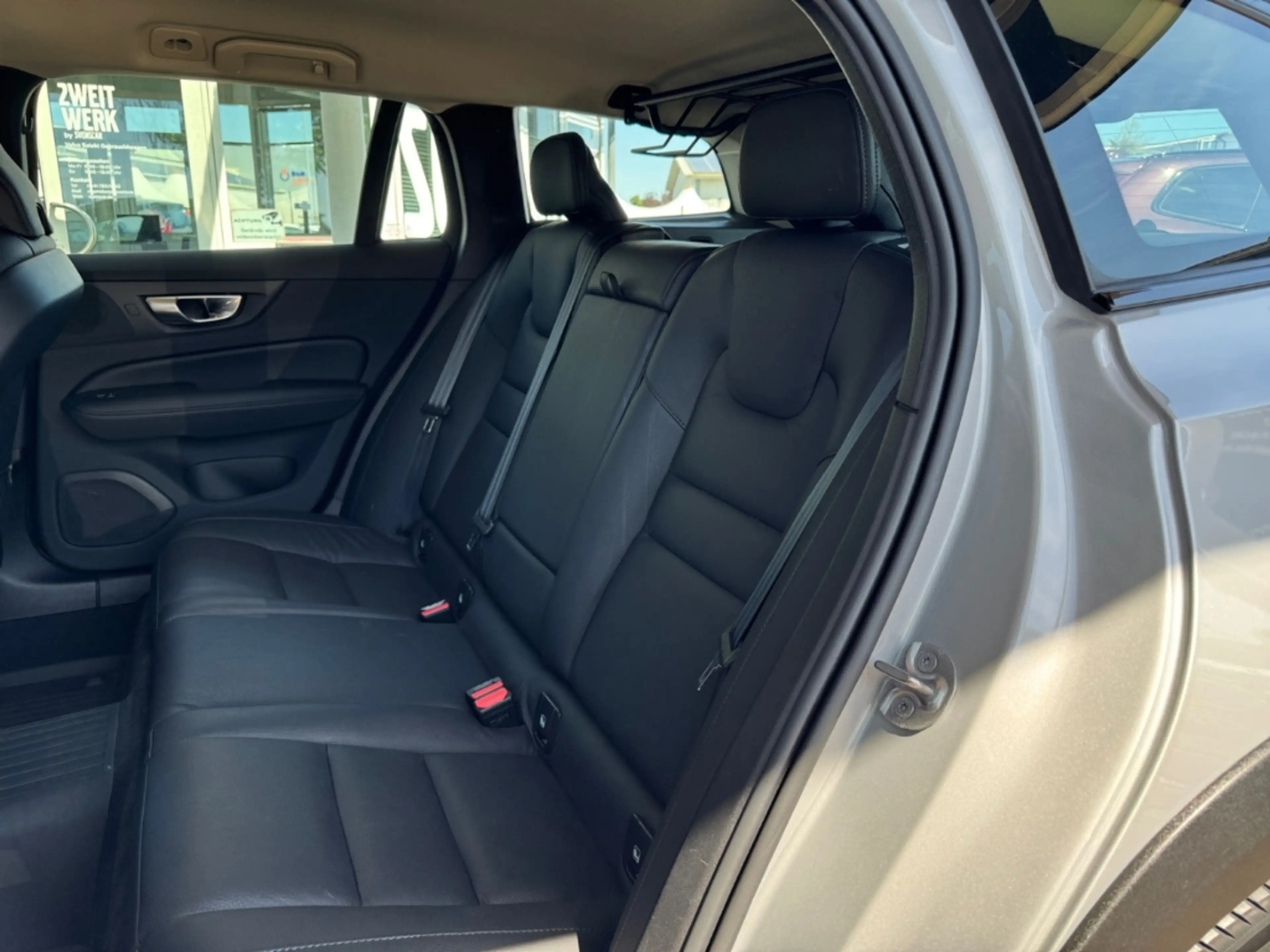 Volvo V60 Cross Country Plus B5 AWD StandHZG Navi Digitales Cockpit Memory — photo 11