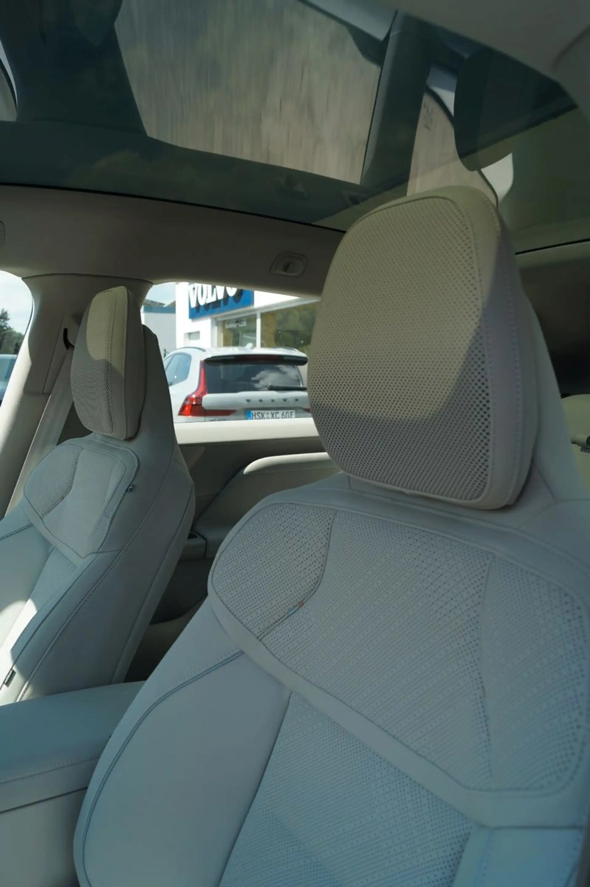 Volvo EX60 P10 AWD electric Ultra Aut/AHK/PilotAss/22" — photo 7