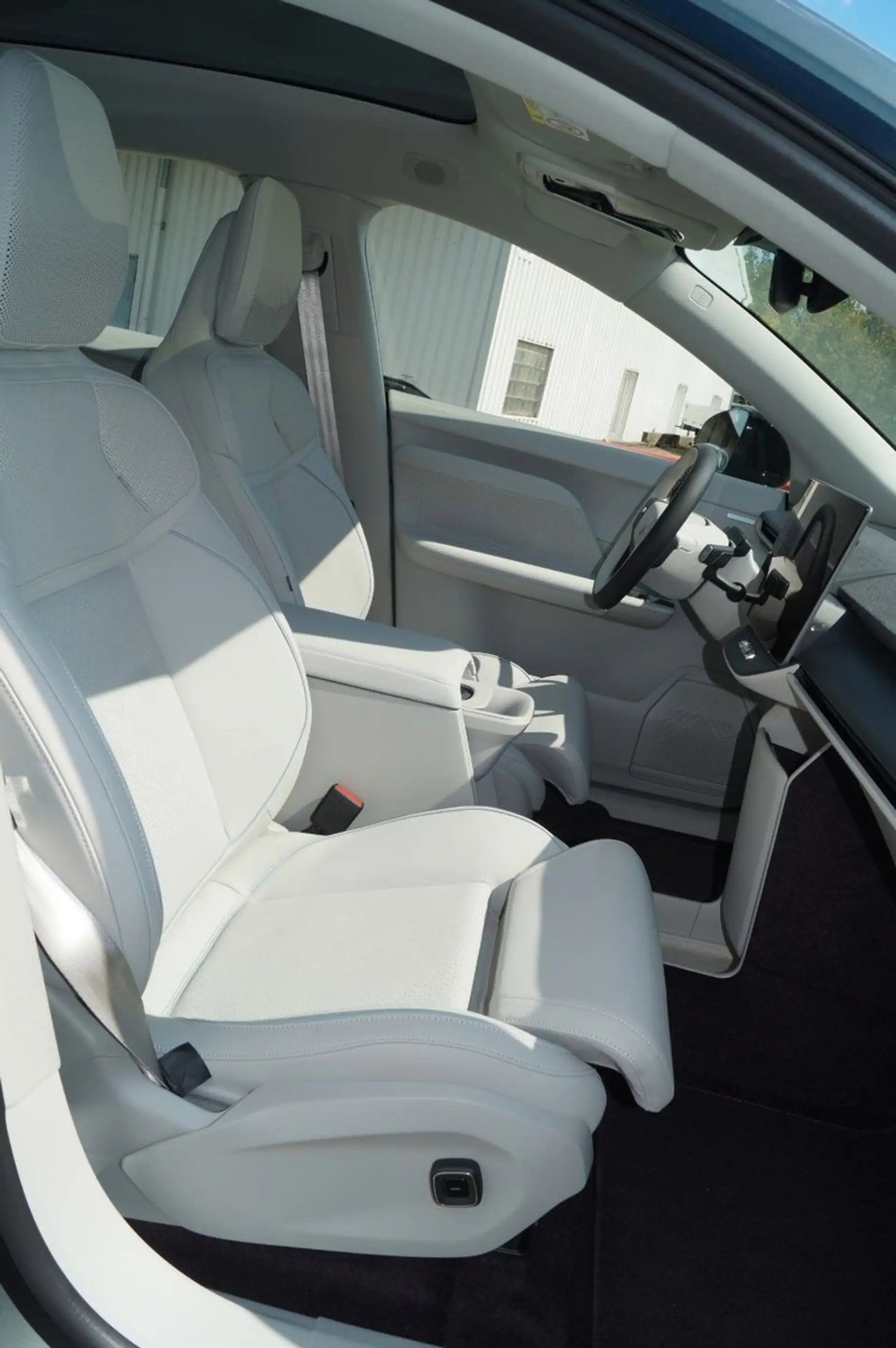 Volvo EX60 P10 AWD electric Ultra Aut/AHK/PilotAss/22" — photo 11