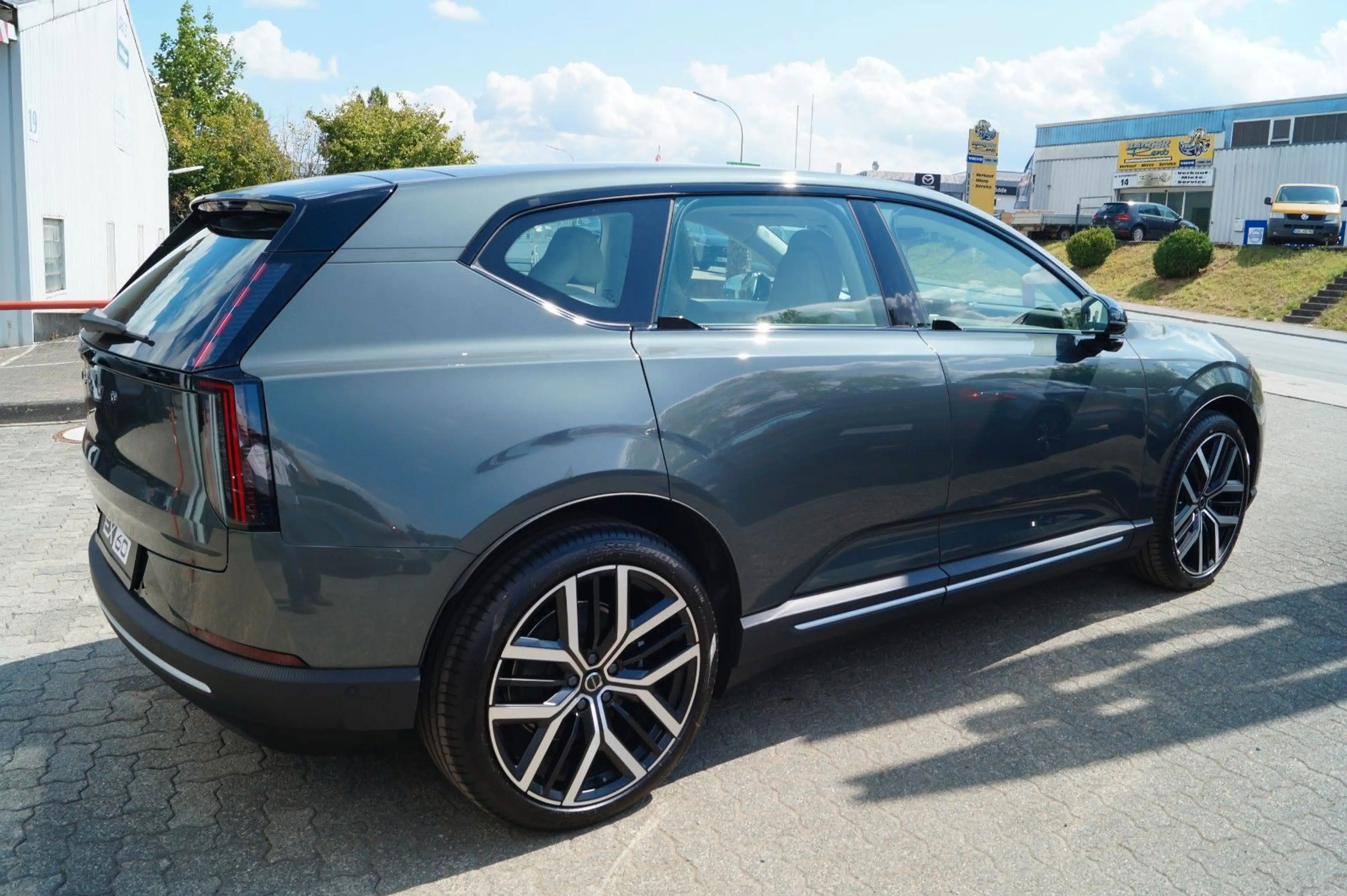 Volvo EX60 P10 AWD electric Ultra Aut/AHK/PilotAss/22" — photo 4