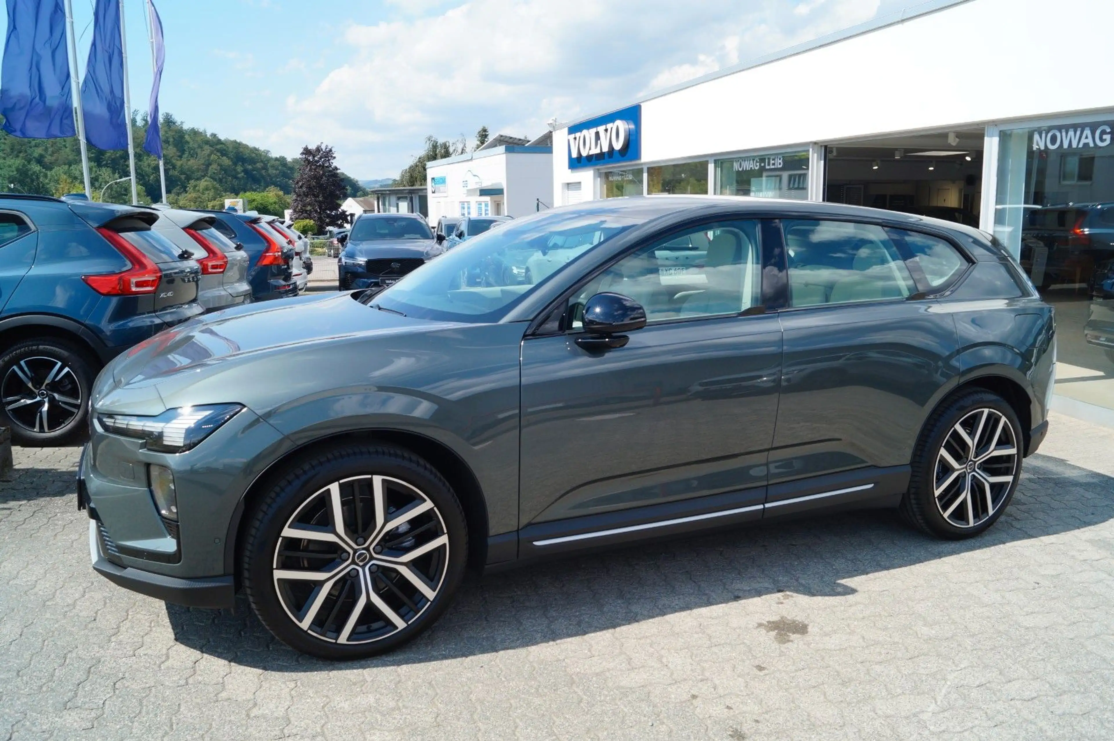 Volvo EX60 P10 AWD electric Ultra Aut/AHK/PilotAss/22" — photo 2
