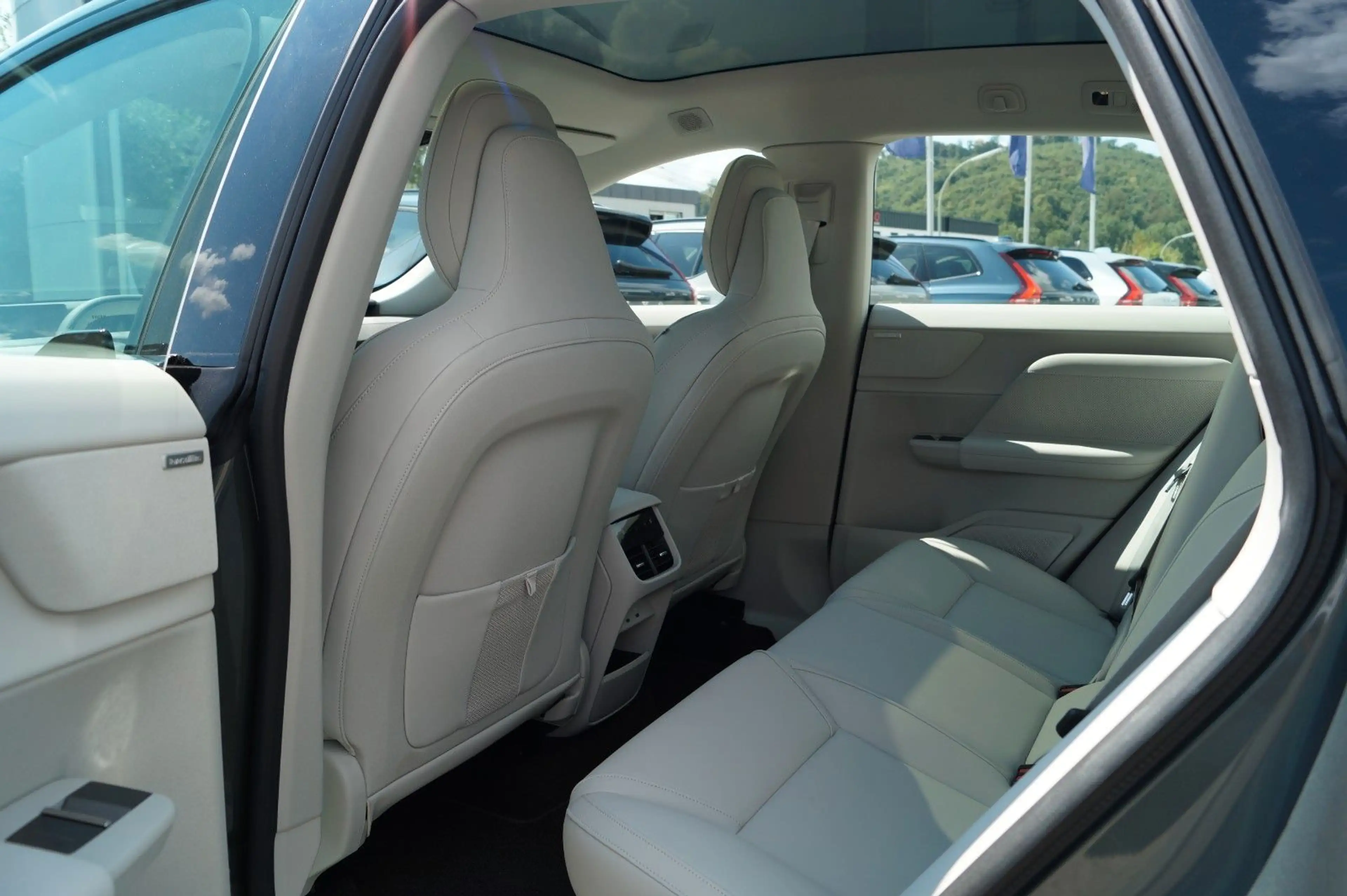 Volvo EX60 P10 AWD electric Ultra Aut/AHK/PilotAss/22" — photo 12
