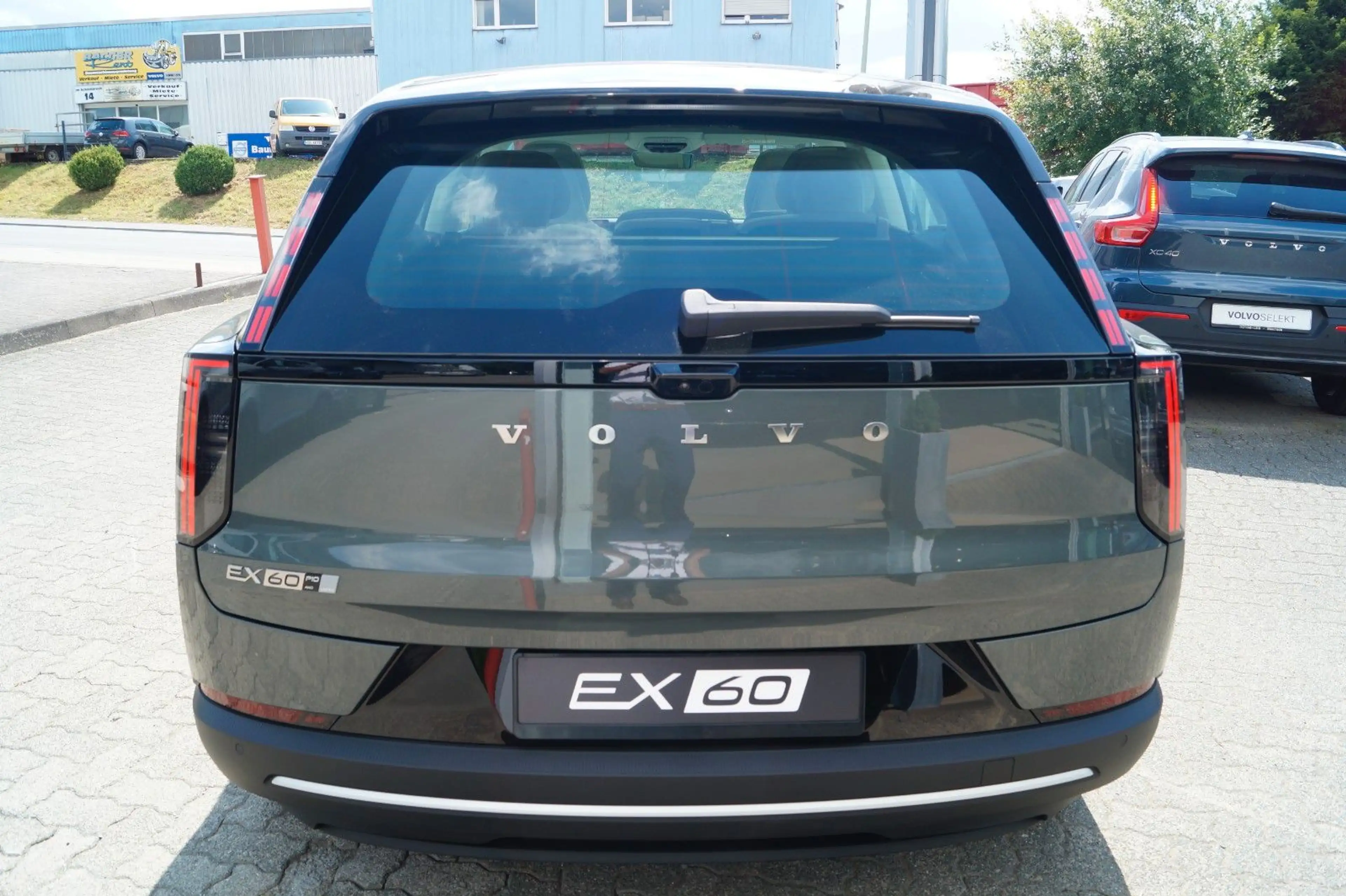 Volvo EX60 P10 AWD electric Ultra Aut/AHK/PilotAss/22" — photo 3