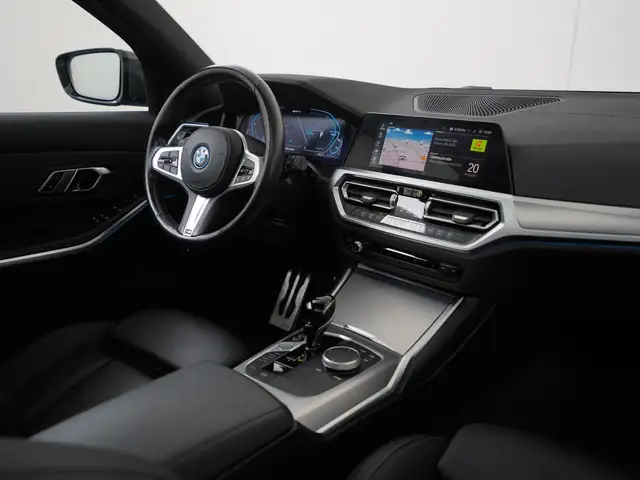 BMW 3 Series view 2