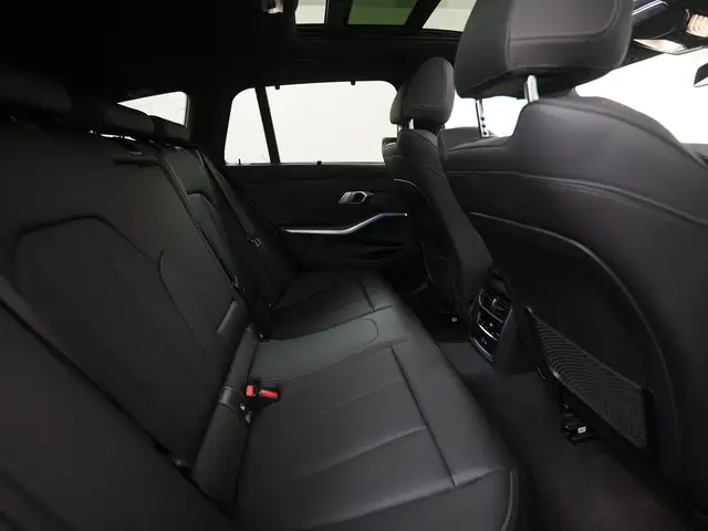 BMW 3 Series view 28