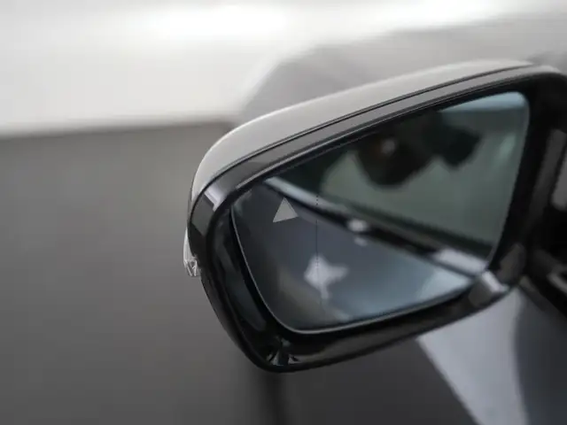 BMW 3 Series view 24