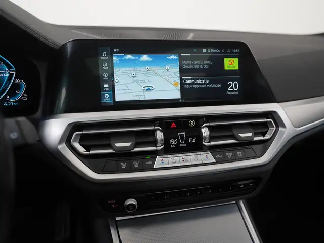 BMW 3 Series view 11