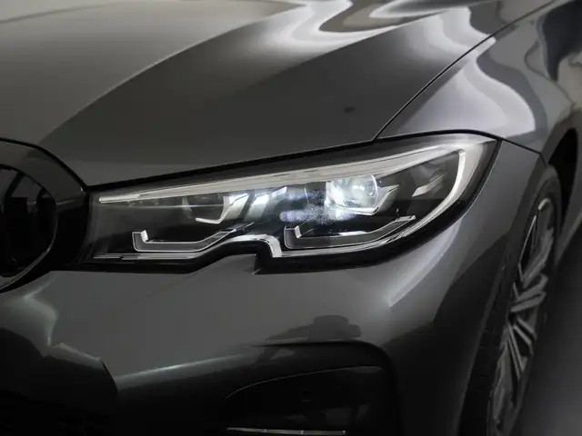 BMW 3 Series view 20