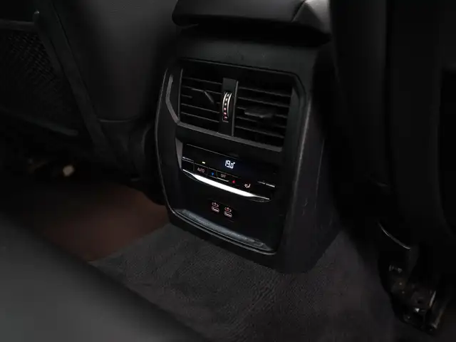 BMW 3 Series view 29