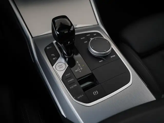BMW 3 Series view 12