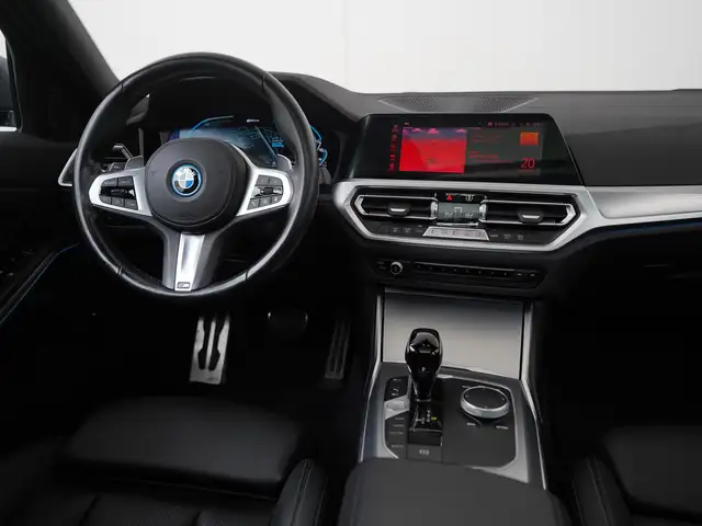 BMW 3 Series view 6