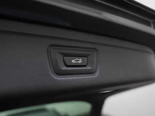 BMW 3 Series view 23