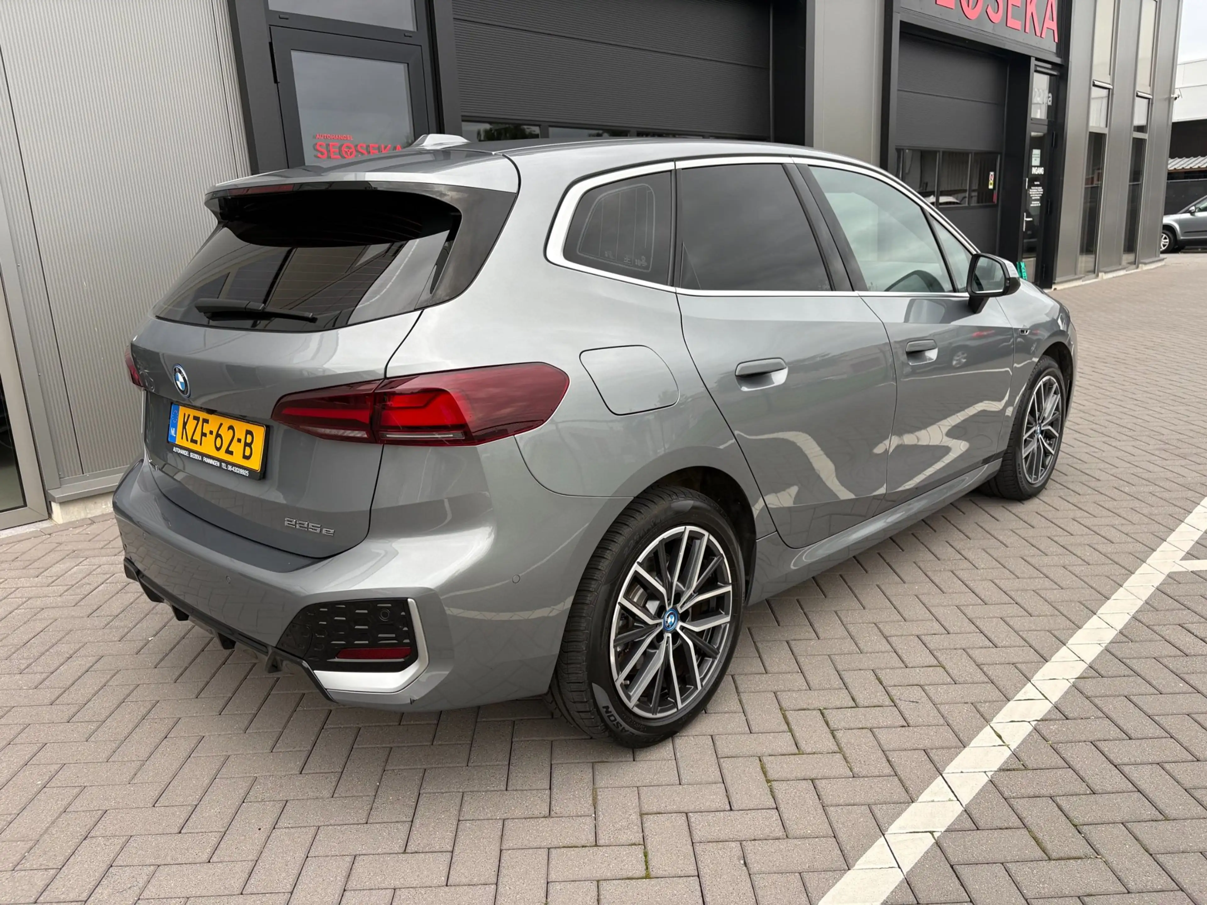 BMW 225 2-serie Active Tourer 225e xDrive M Sport 2023 — photo 3