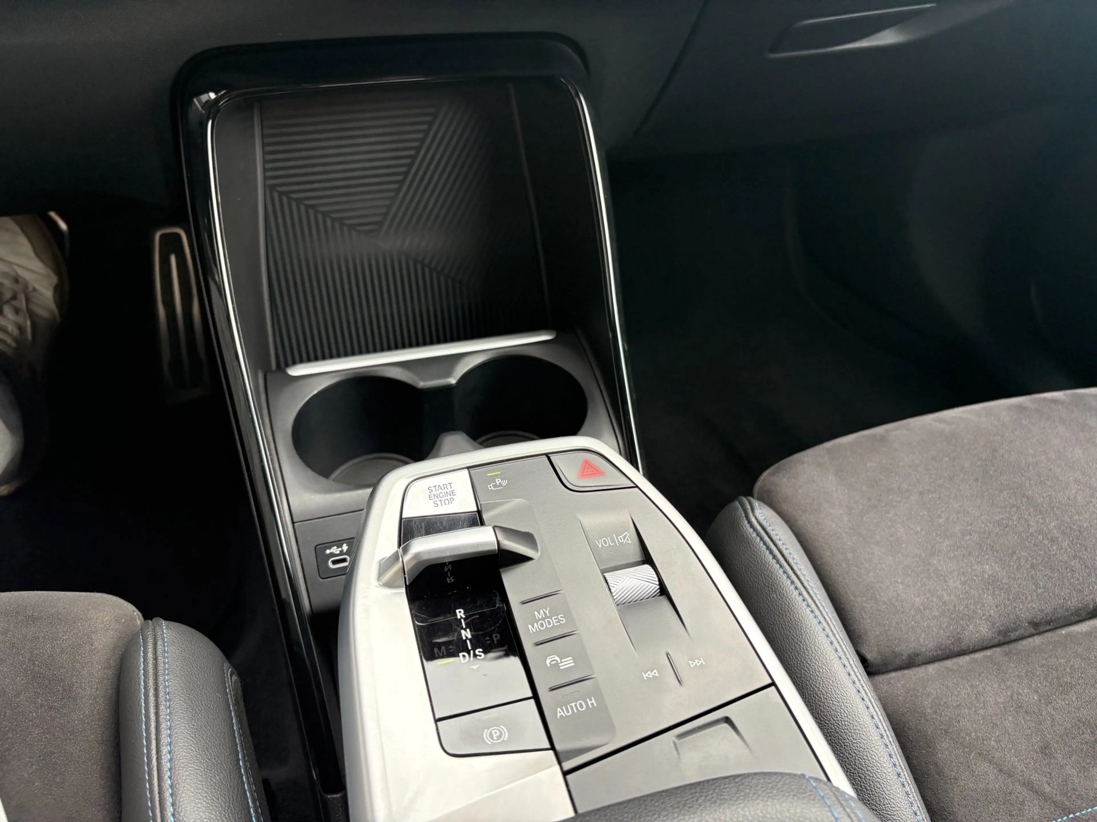 BMW 225 2-serie Active Tourer 225e xDrive M Sport 2023 — photo 12