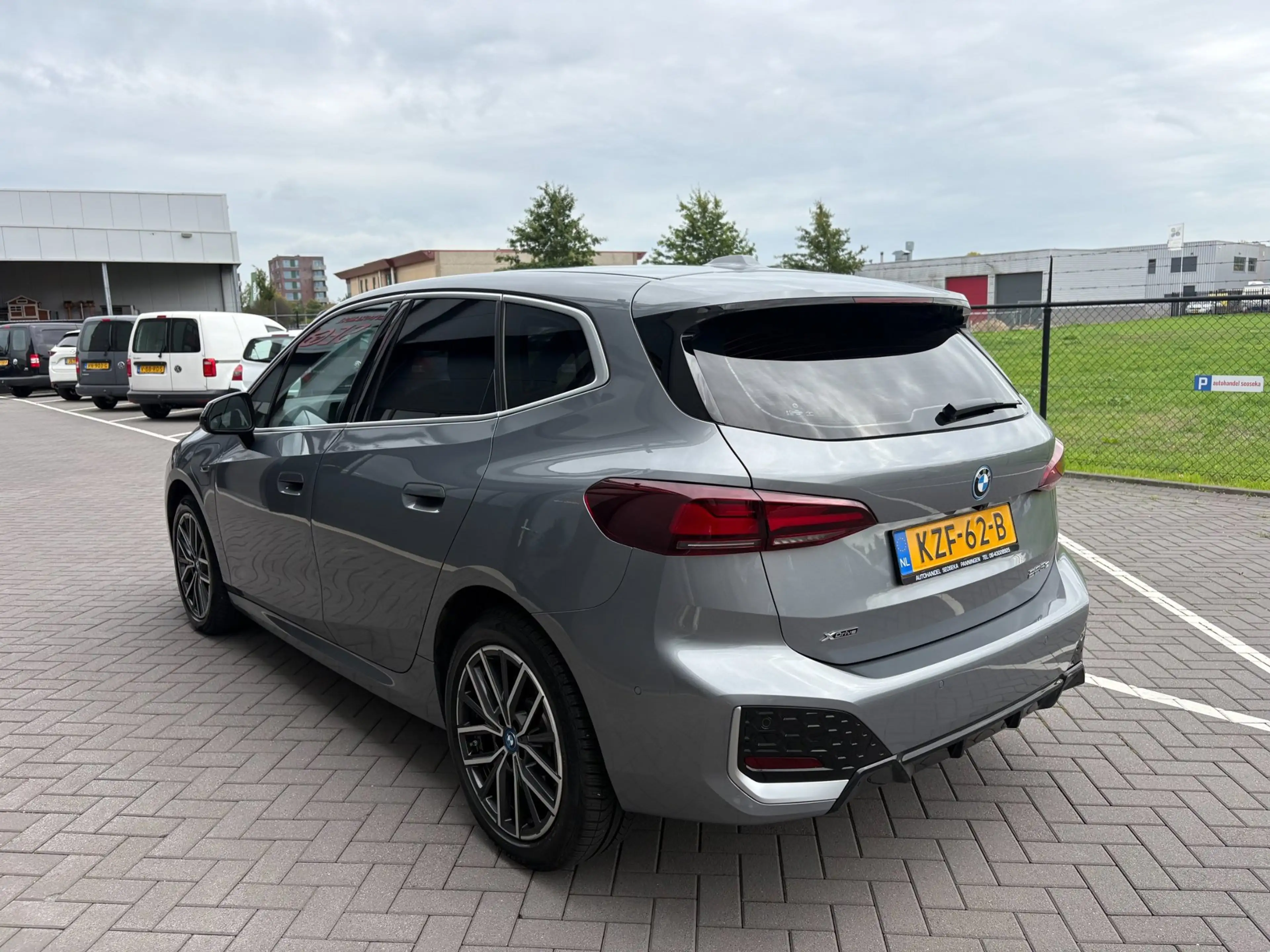 BMW 225 2-serie Active Tourer 225e xDrive M Sport 2023 — photo 2
