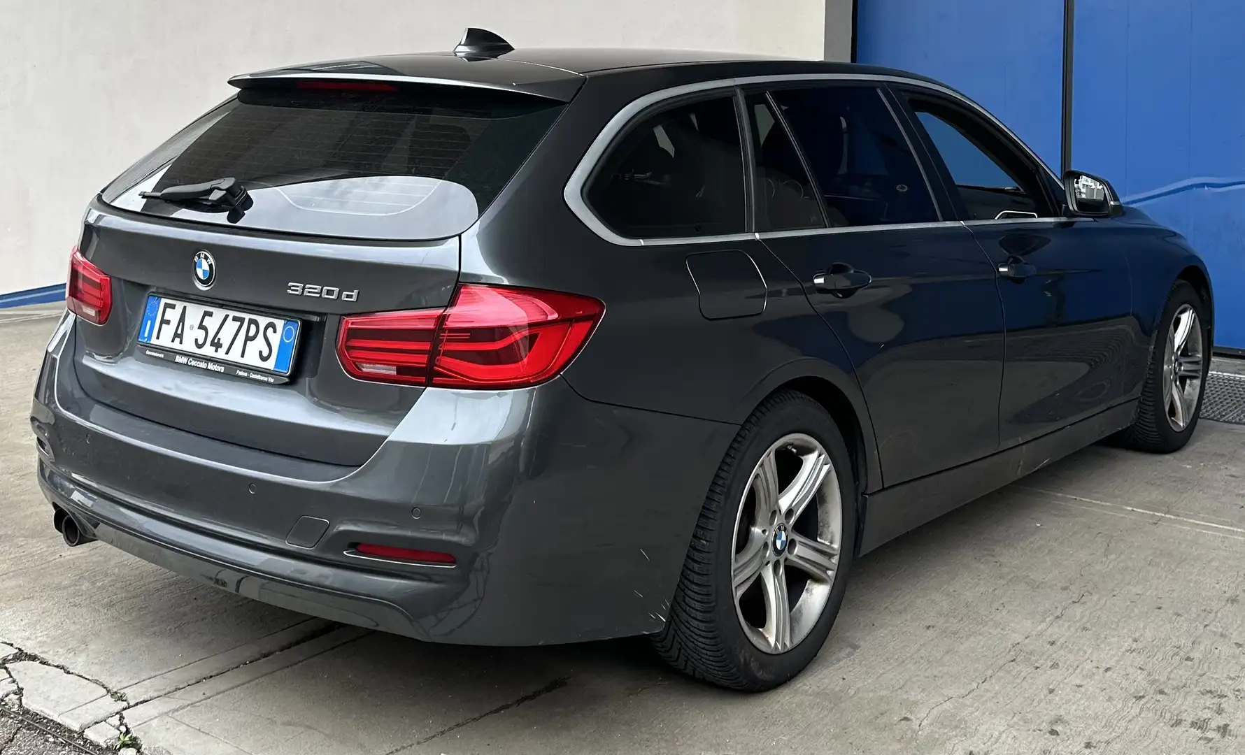 BMW 320 320d Touring Business Advantage auto - 2