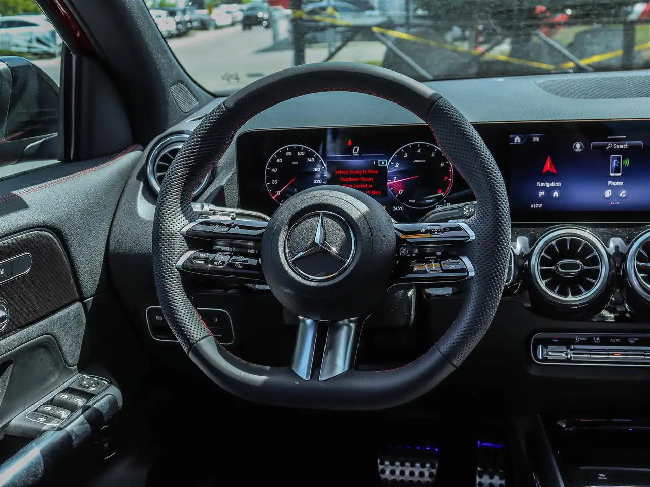 Mercedes-Benz GLA снимка Mercedes-Benz GLA
