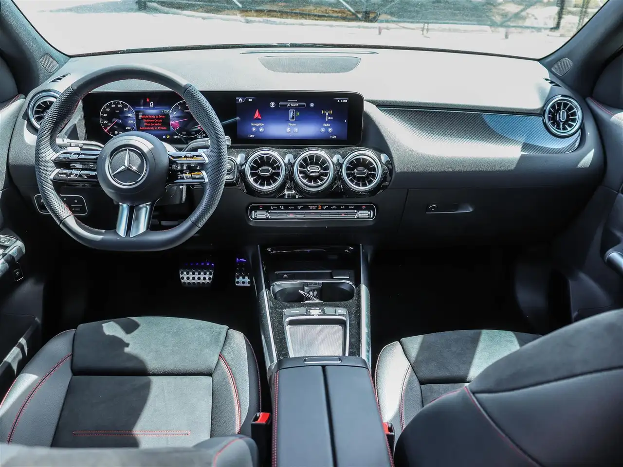 Mercedes-Benz GLA снимка Mercedes-Benz GLA