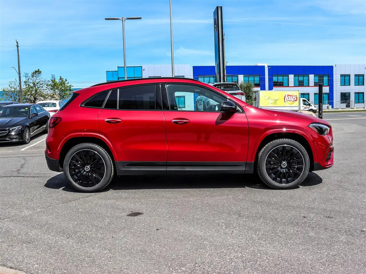 Mercedes-Benz GLA снимка Mercedes-Benz GLA