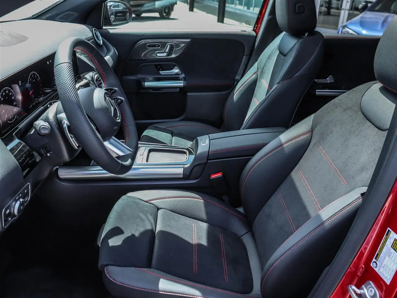 Mercedes-Benz GLA снимка Mercedes-Benz GLA