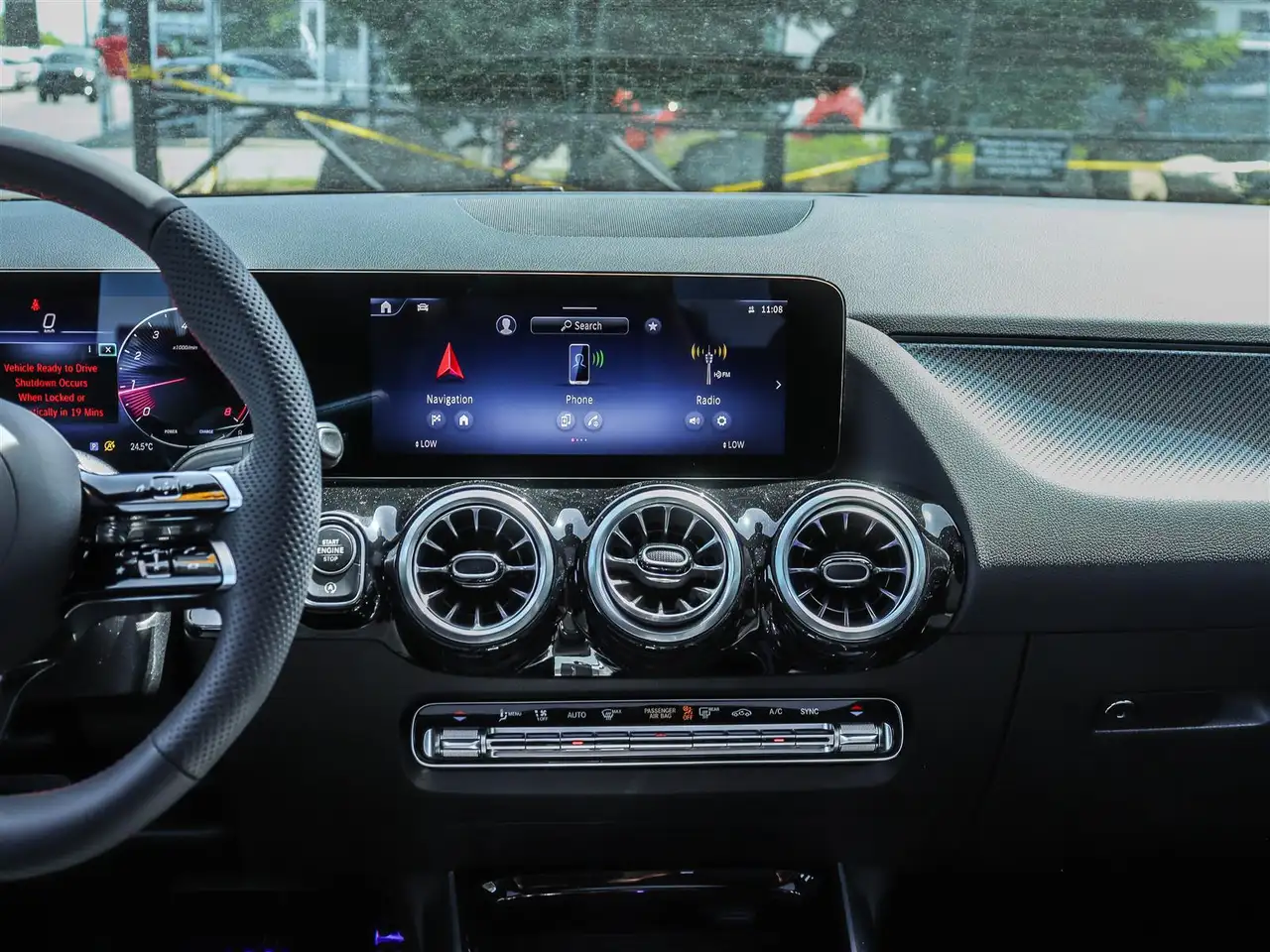 Mercedes-Benz GLA снимка Mercedes-Benz GLA