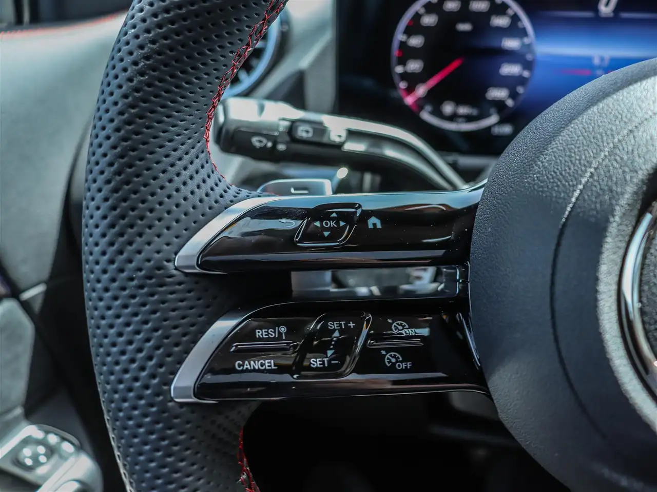 Mercedes-Benz GLA снимка Mercedes-Benz GLA