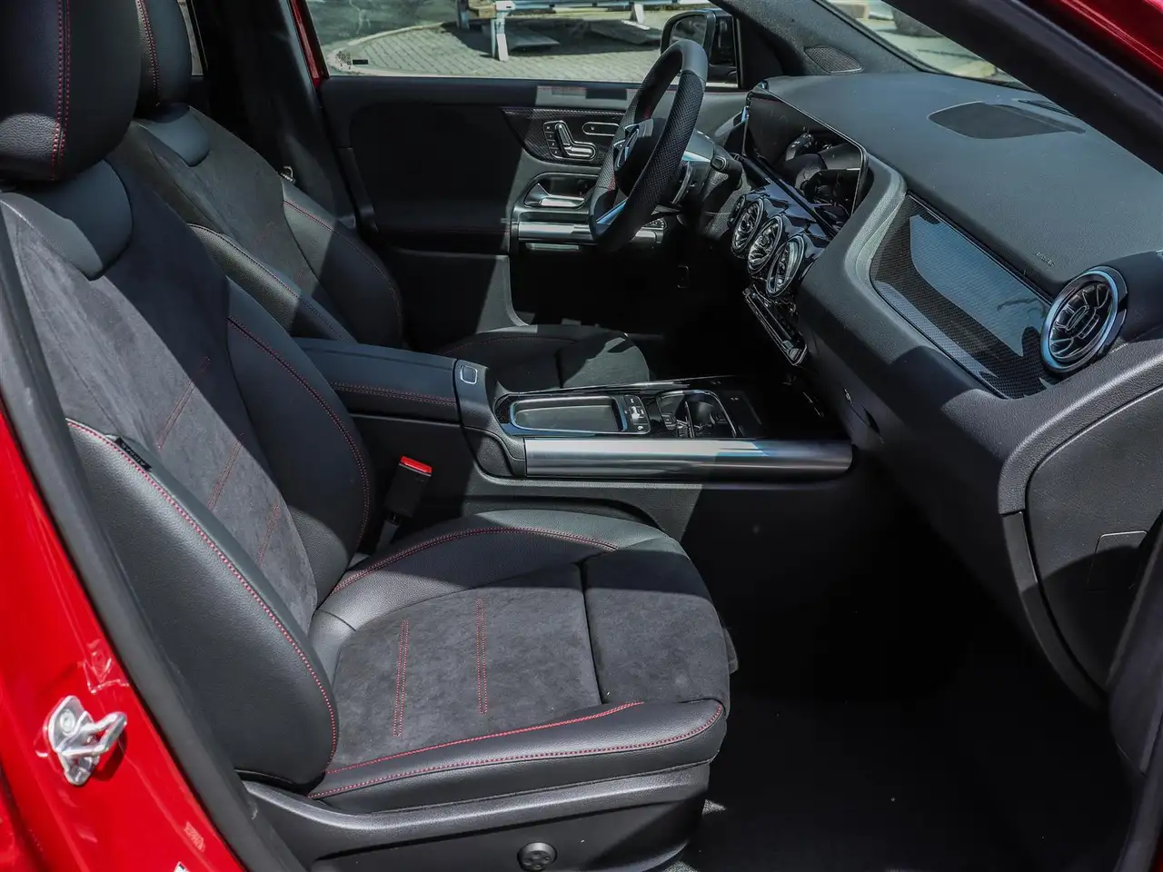 Mercedes-Benz GLA снимка Mercedes-Benz GLA