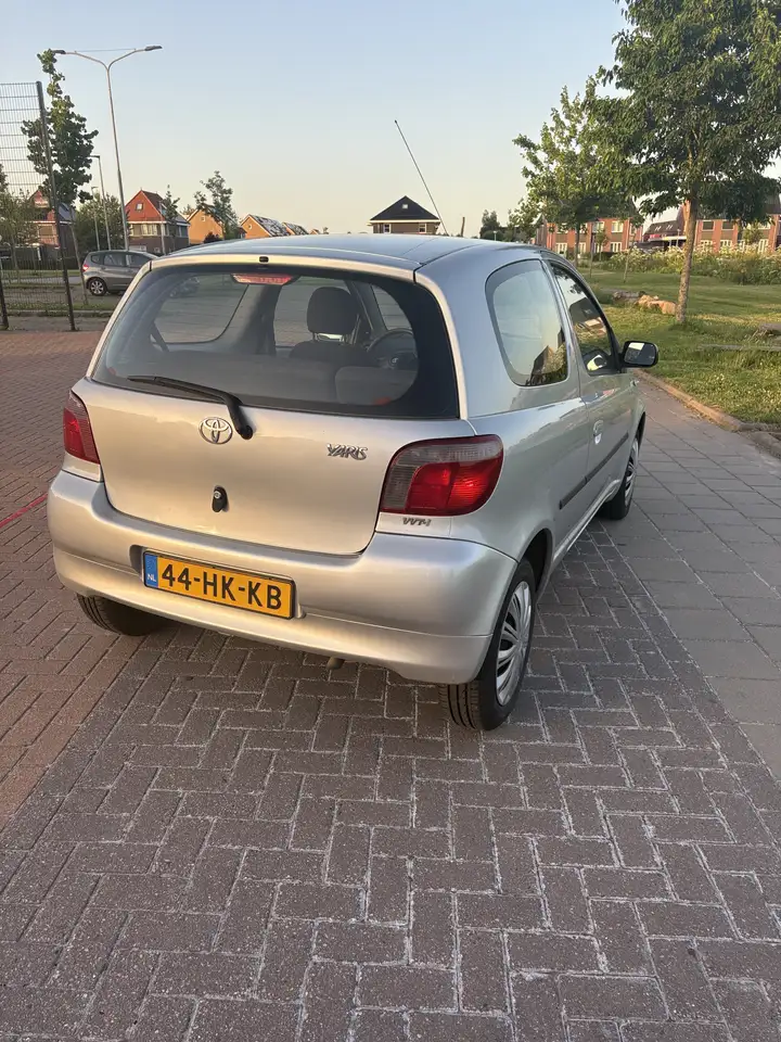 Toyota Yaris 1.3-16V VVT-i Luna, foto 1