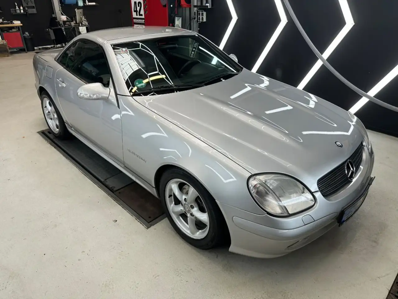 Mercedes-Benz SLK 230